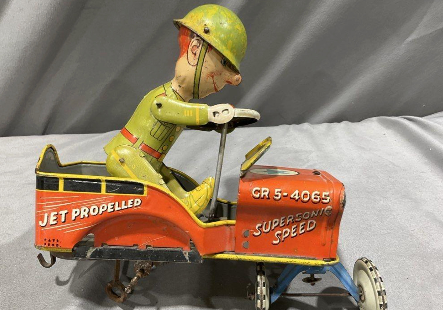1940 Vintage G.I. Joe Jouncing Jeep Tin Litho Wind-Up Toy Missing Rear Wheels