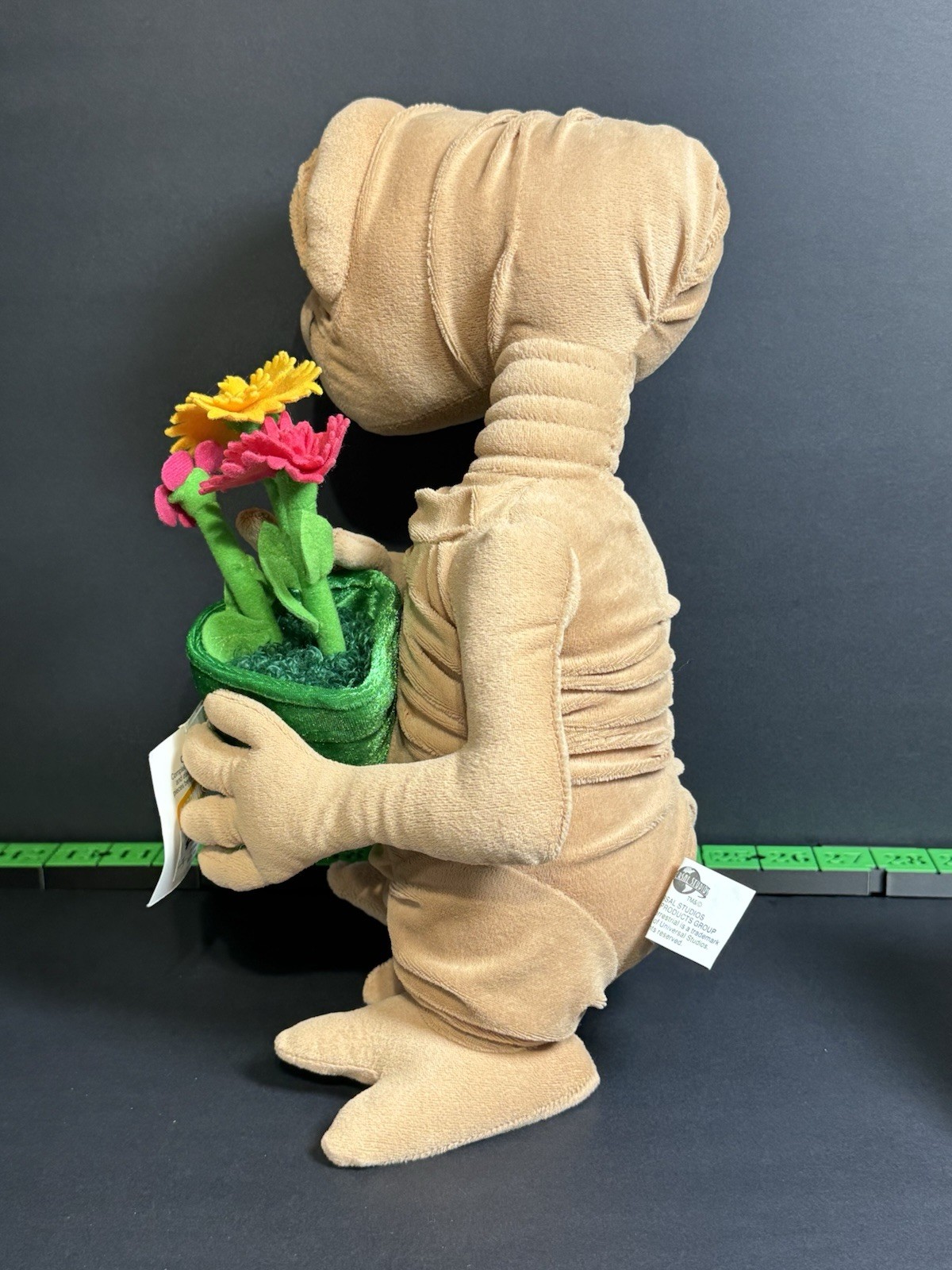 Universal Studios E.T. Extra-Terrestrial 14″ Plush Stuffed Doll Holding Flowers