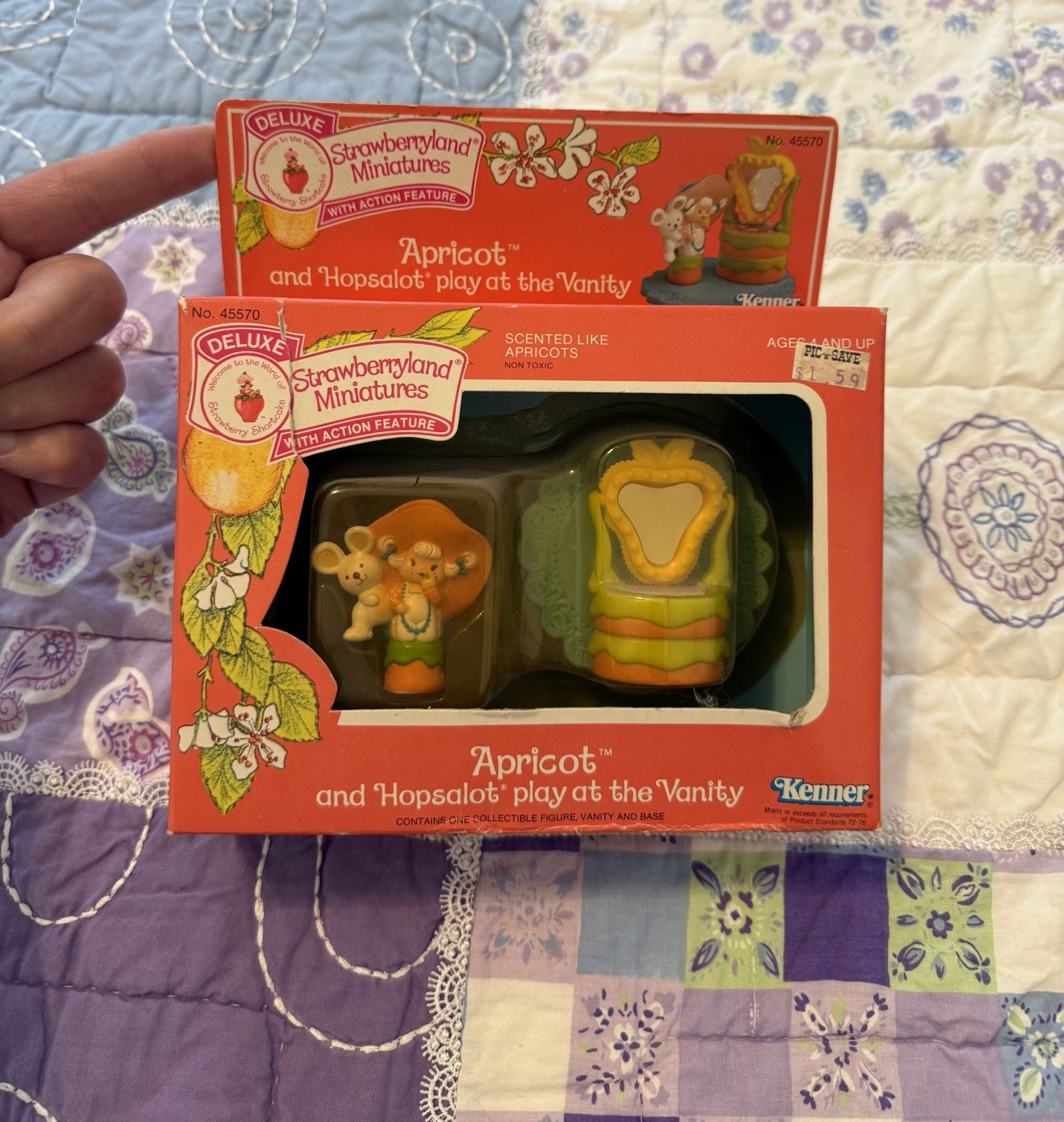 MIB Strawberry Shortcake Deluxe Miniature Apricot and Hopsalot