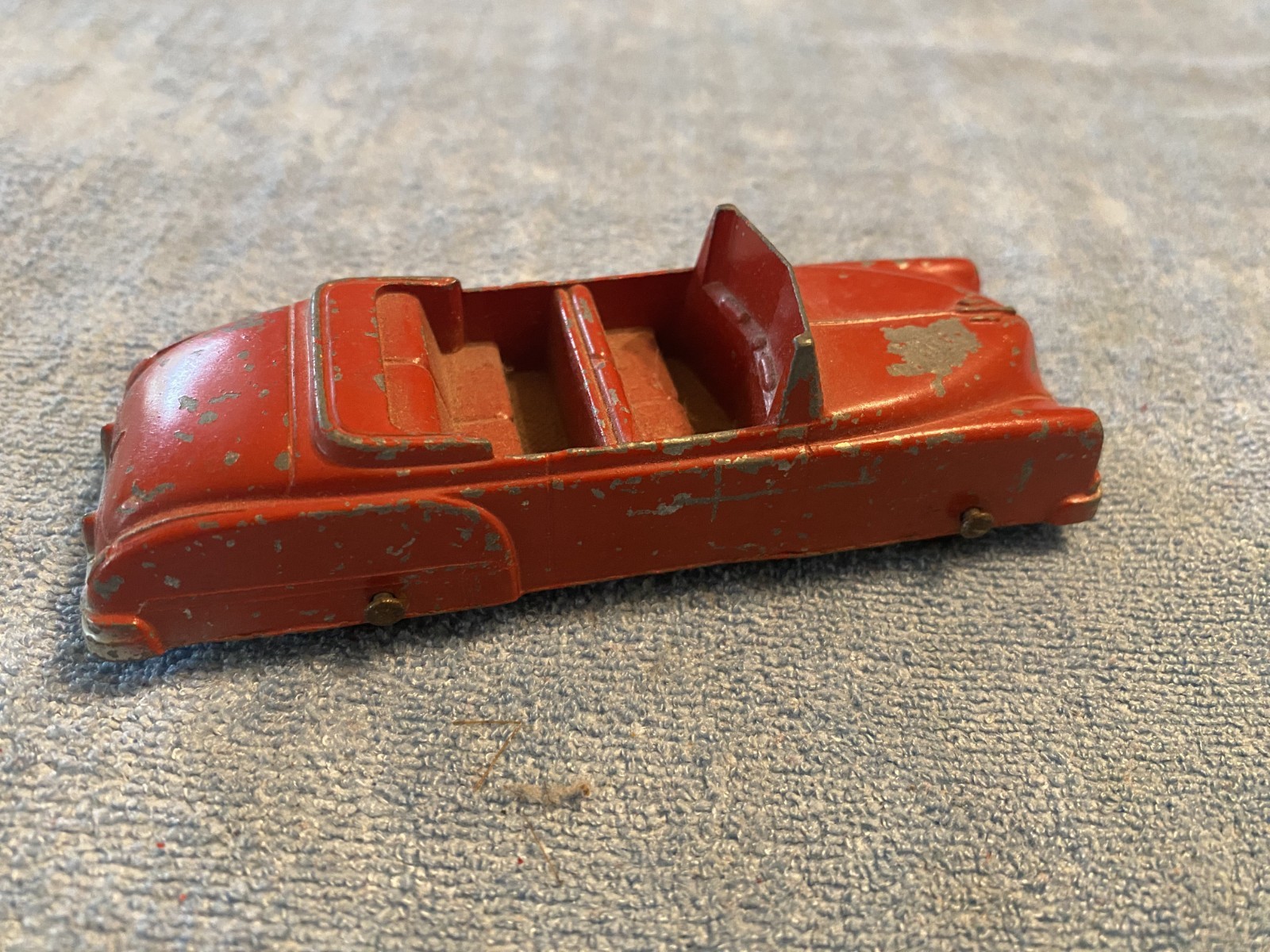 Vintage Tootsietoy 4 1/4″ Red Streamlined Car, Antique – Used