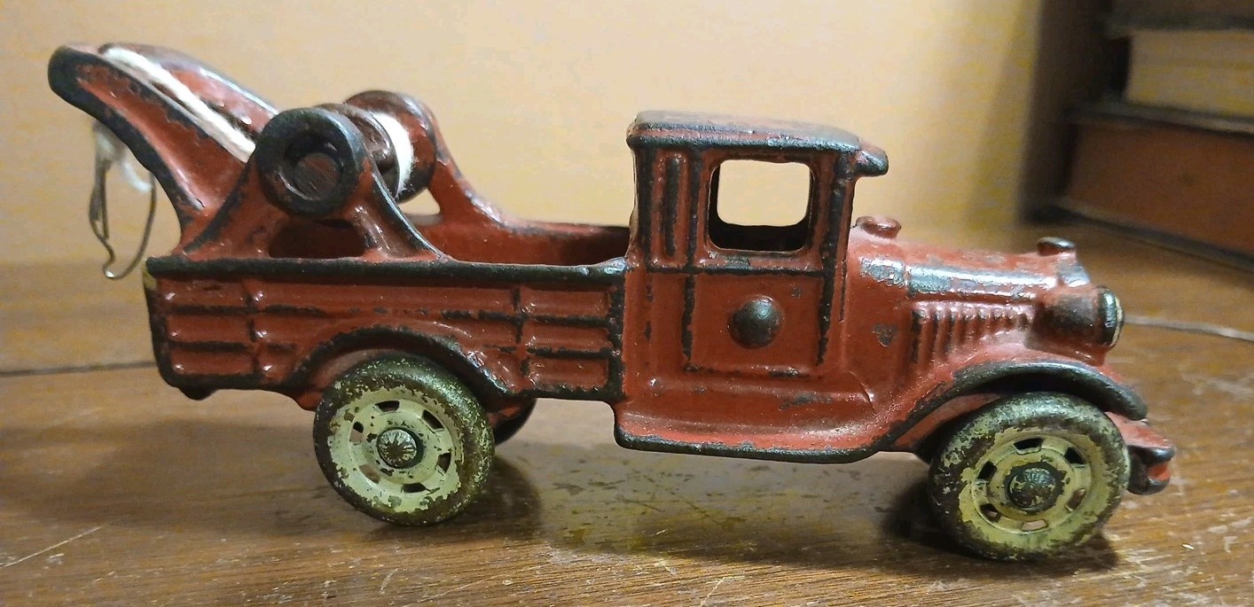 Antique Cast Iron Tow Truck Unmarked Circa 20’s-30’s Original Red Paint