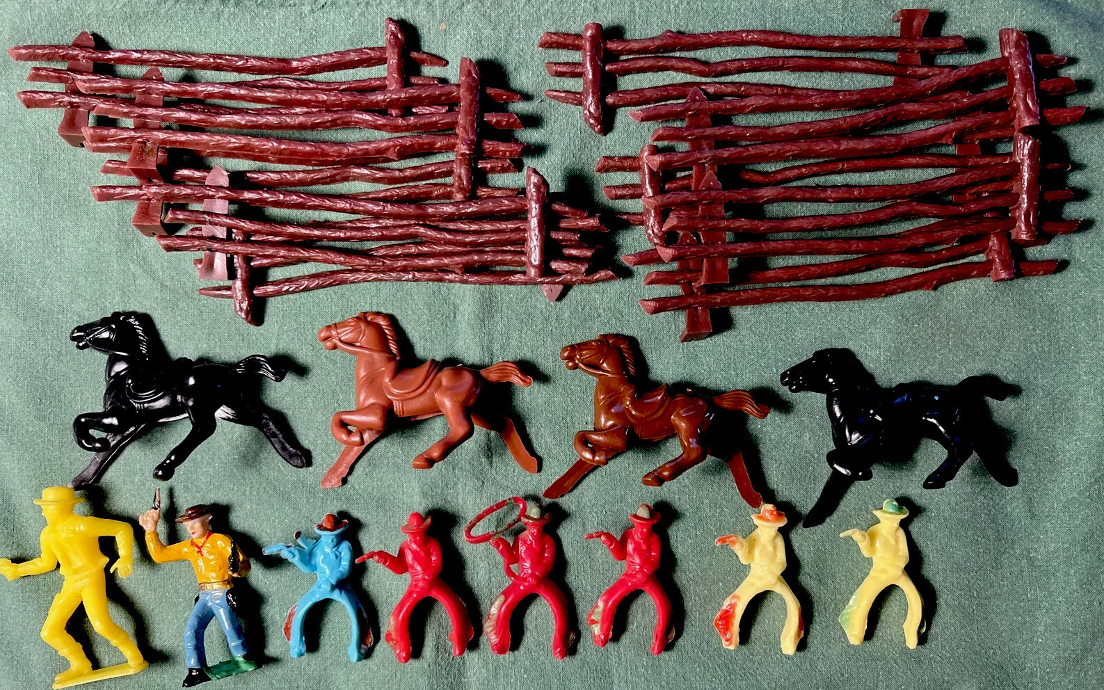 Lot of vintage COWBOYS and HORSES with CORRAL Western Play set