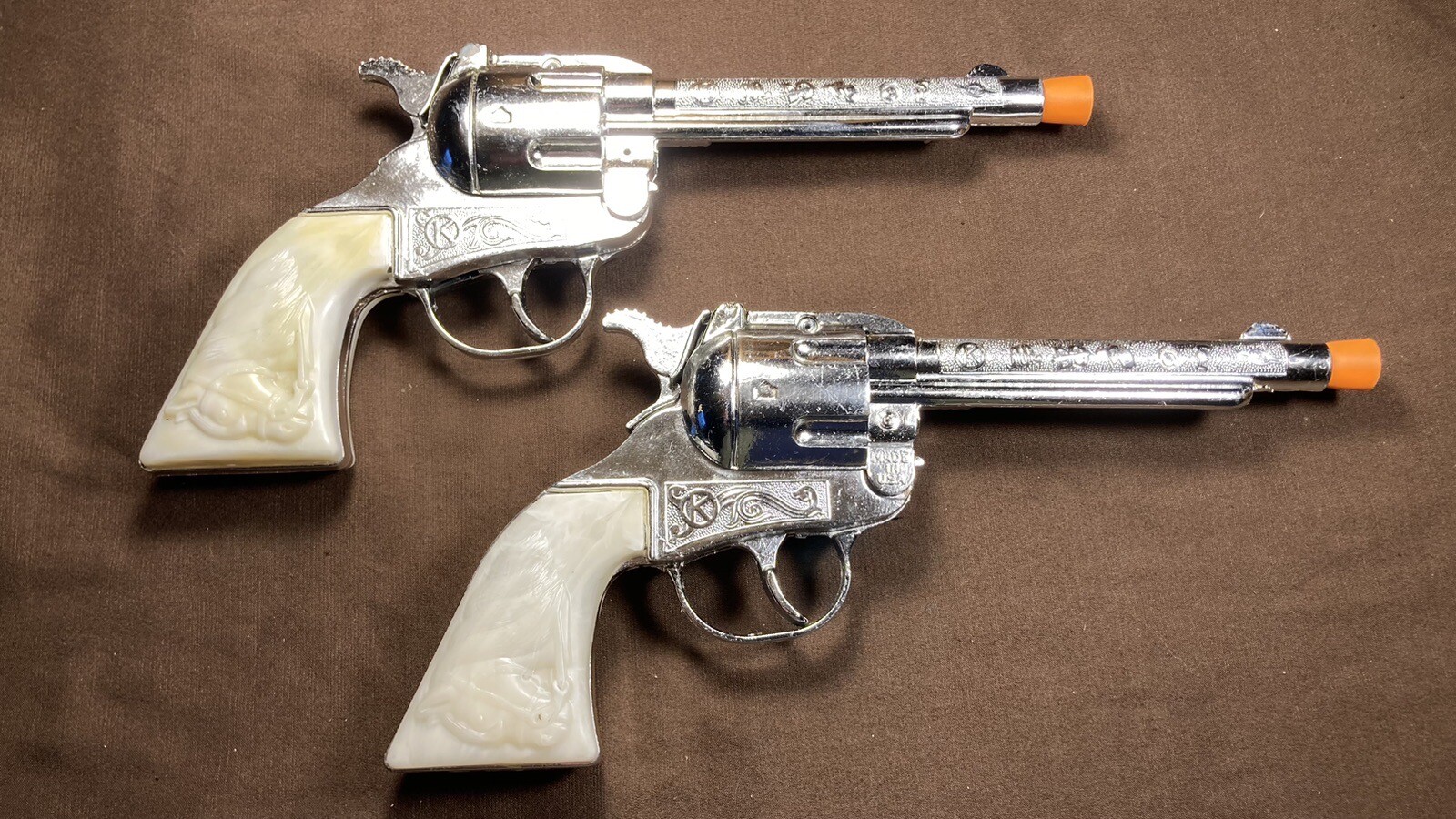 Pair / Set Vintage Kilgore Mustang 1950s 60s Die Cast Cap Guns 9″ Never Fired