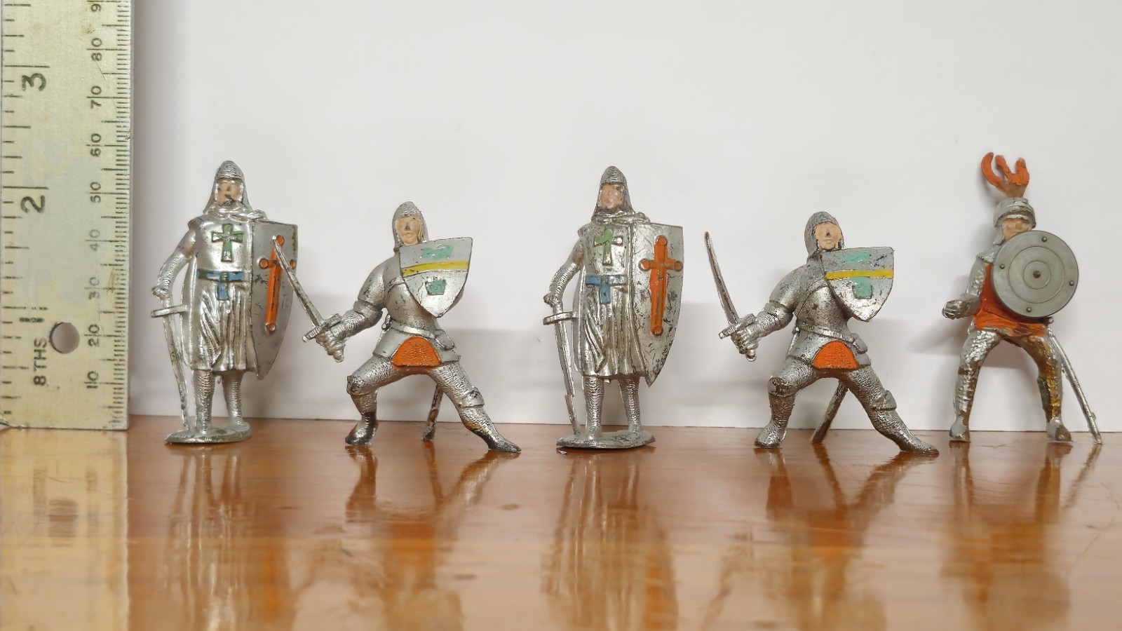 Hilco soft Plastic Vintage Hand Painted 2 1/4 Inch Knight Figures Lot England