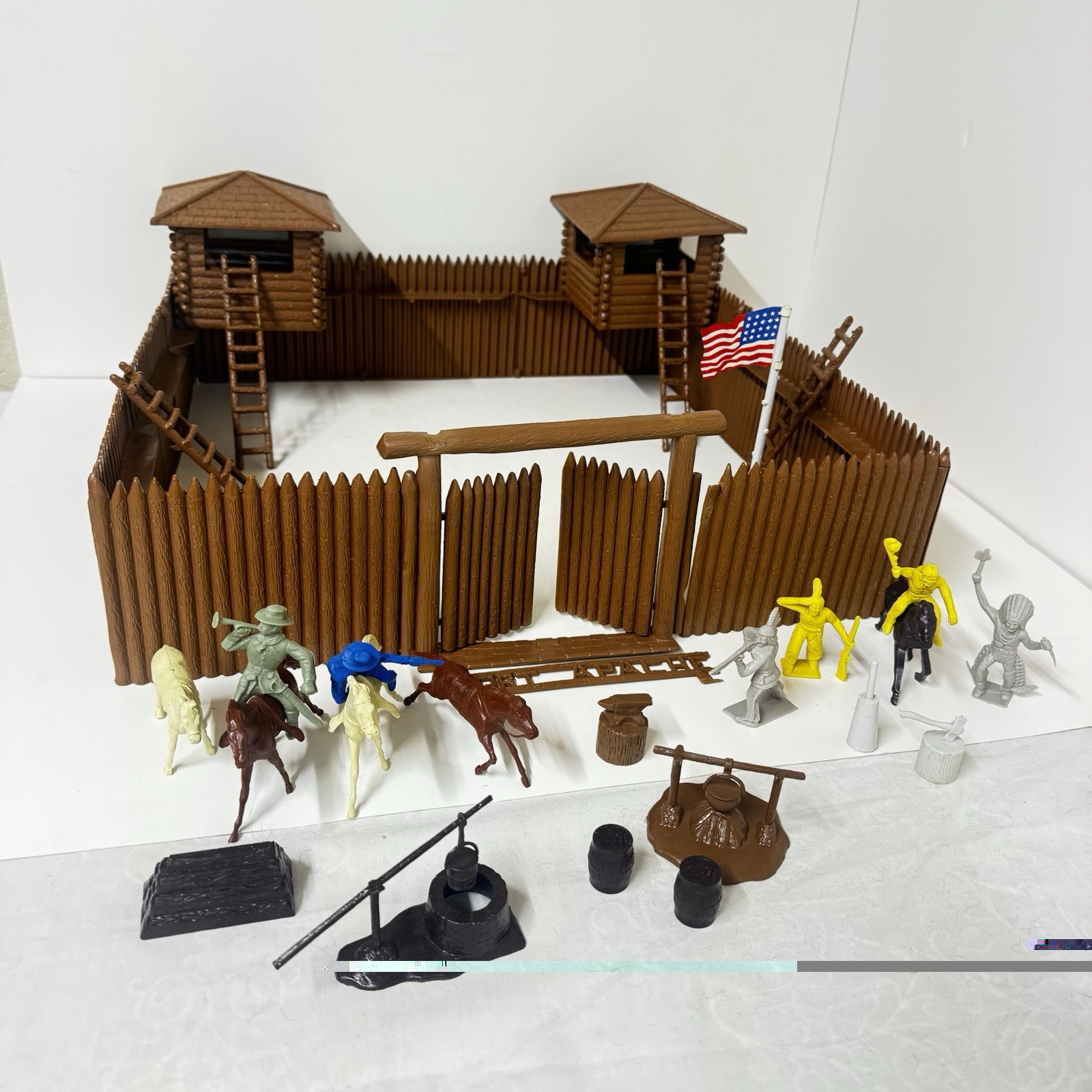 Vintage 1956 Marx Rin Tin Tin Fort Apache 3627 Playset With Many Accessories