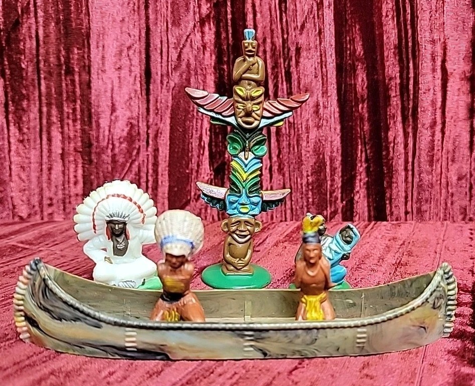 1960’s 4″ Native American Indian totem pole small figures Canoe Plastic Vintage