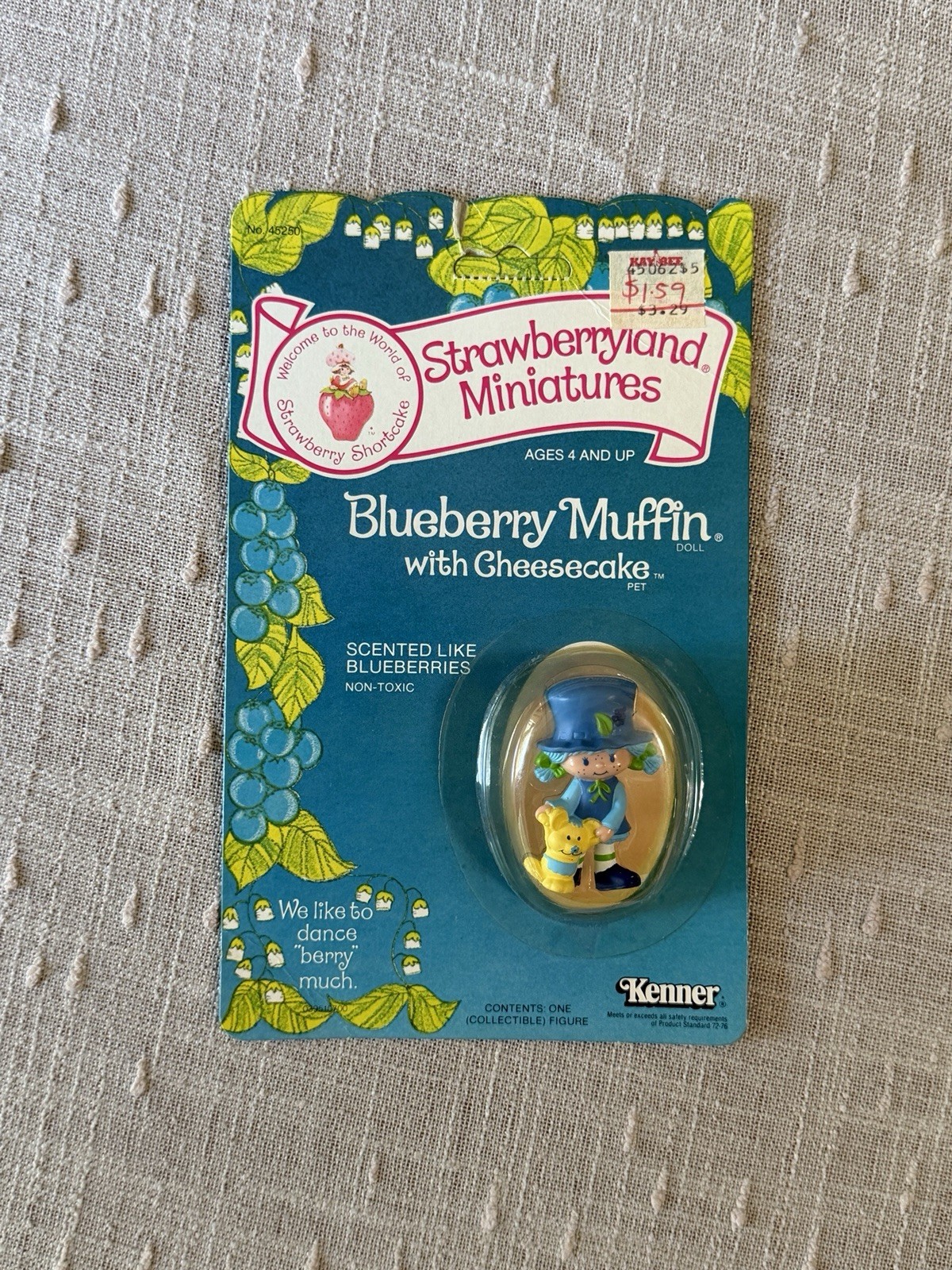 Kenner Blueberry Muffin w/ Cheesecake Strawberry Shortcake Strawberryland 1982