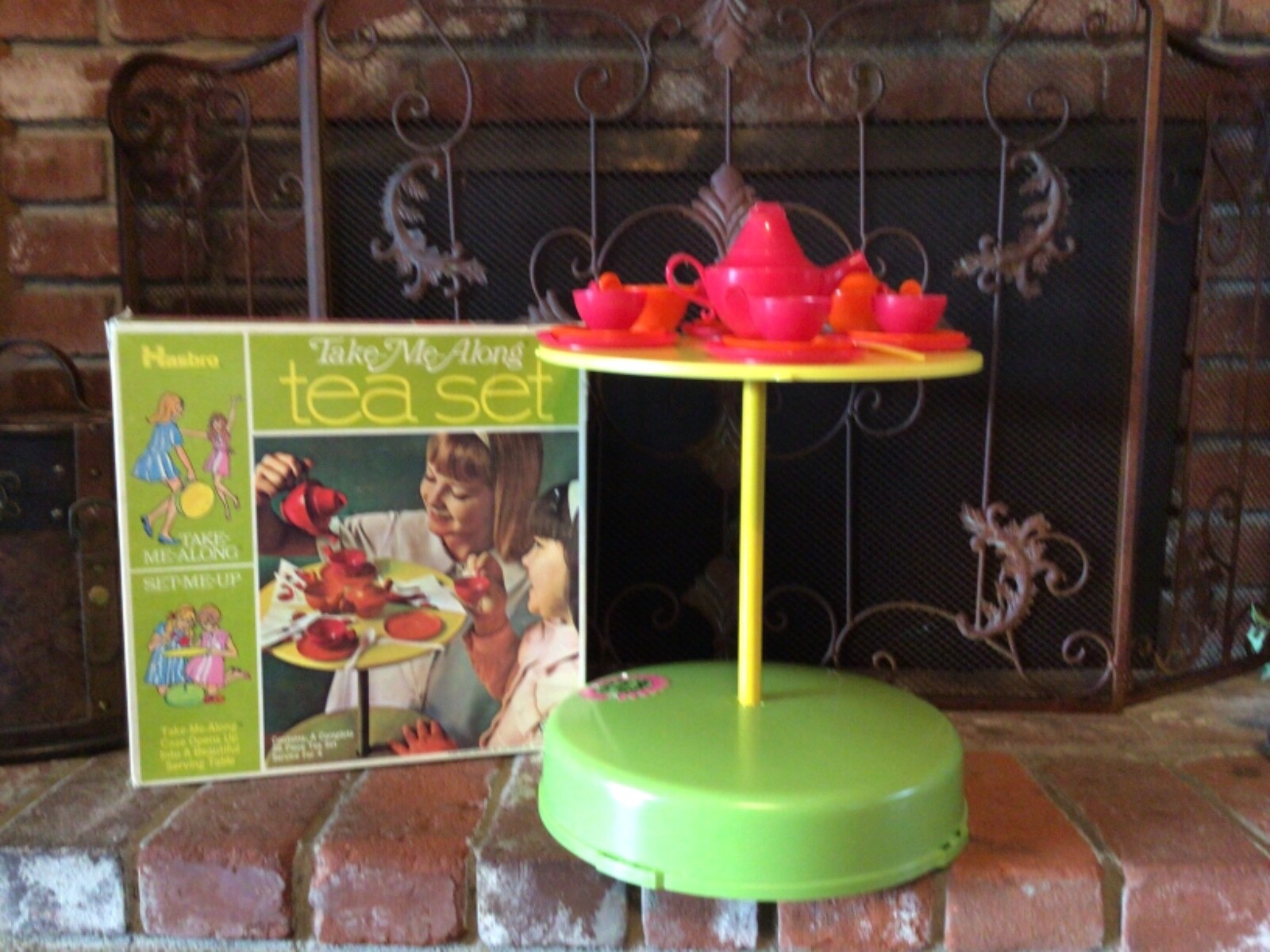 RARE VTG 1969 HASBRO TAKE ME ALONG TEA SET W/POP UP TABLE IOB ALL SERVING PIECES