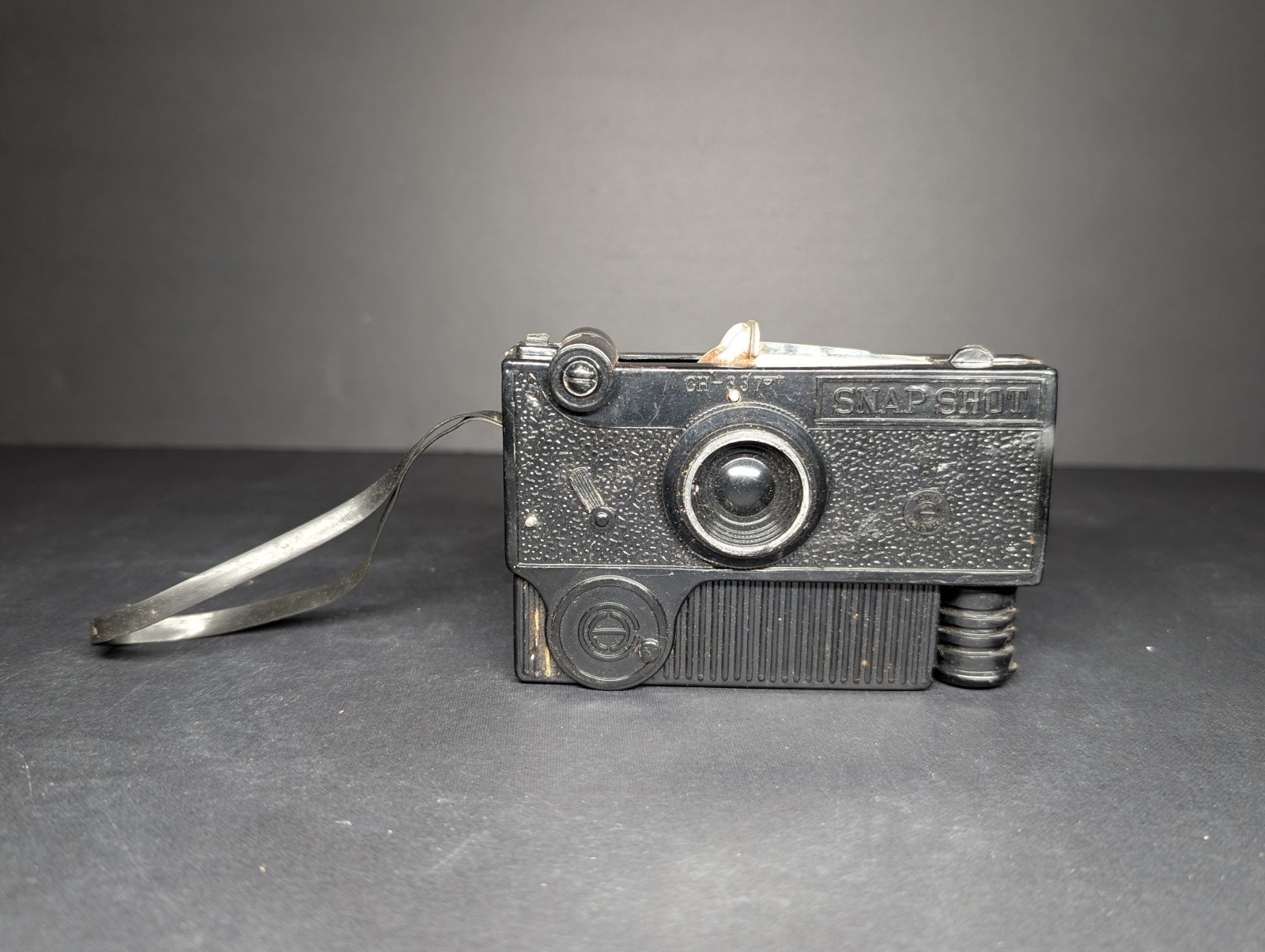 Vintage Snap-Shot SPY CAMERA turns into SECRET GUN, Paper Cap Pistol, CH-377