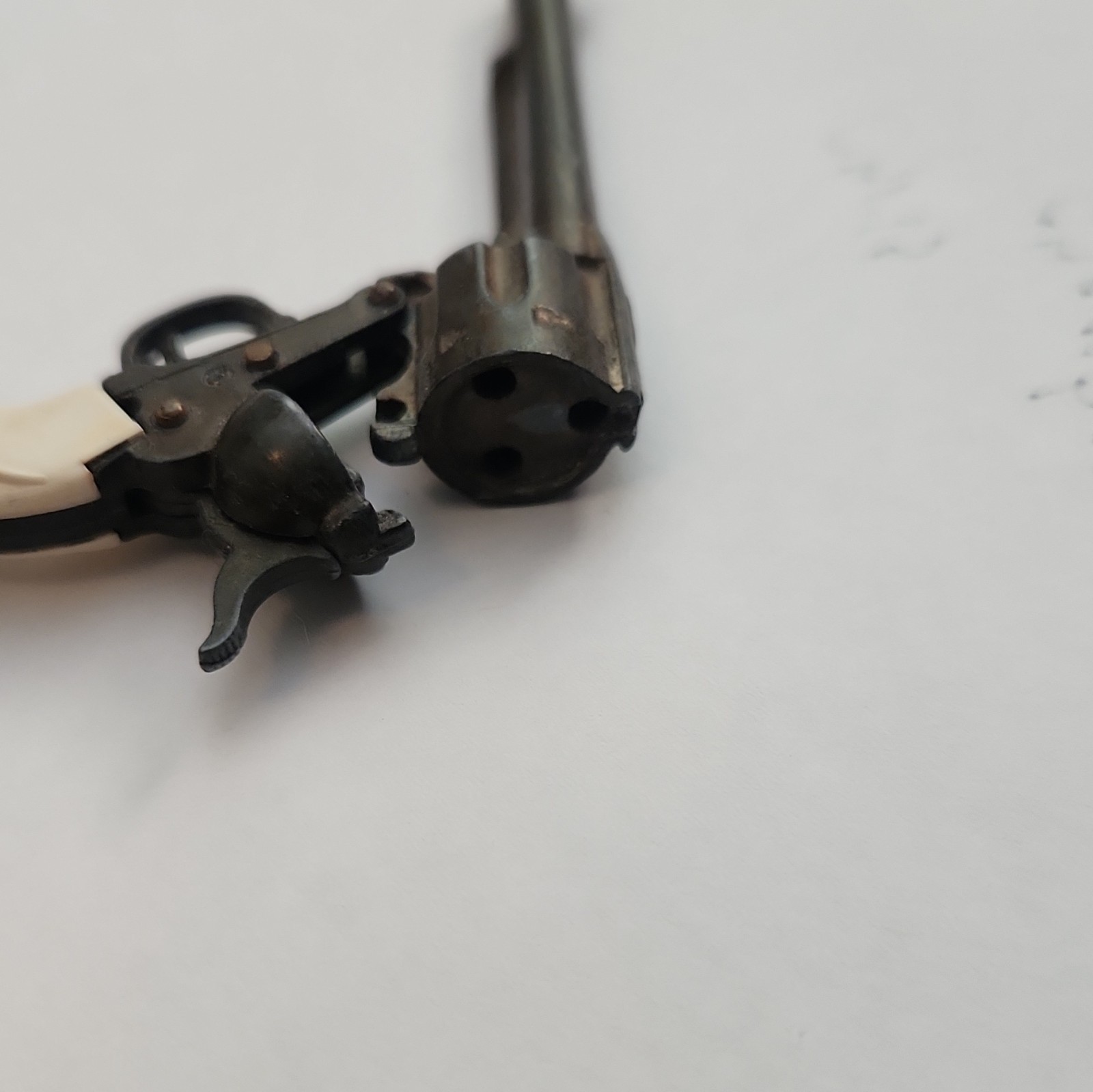 Vintage Kilgore Diecast Gun Revolver Pistol w/ Ivory Color With Orange Plug