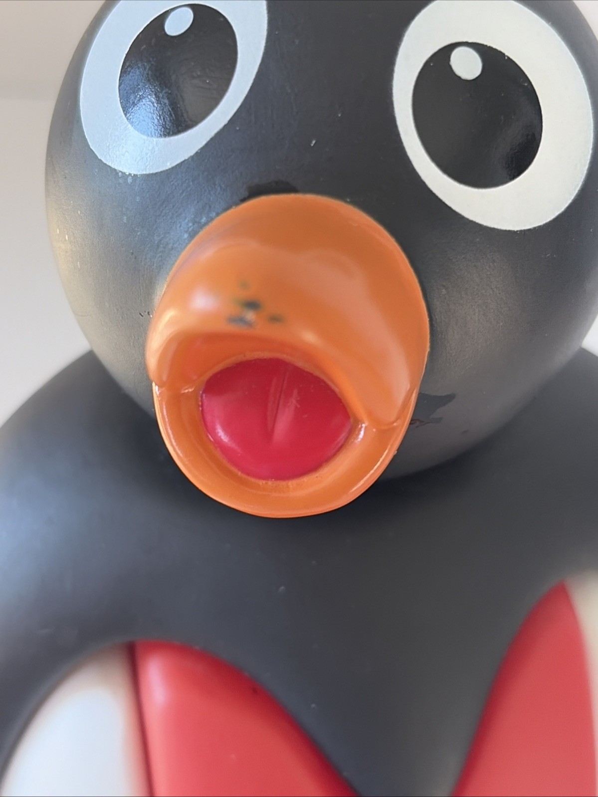 VINTAGE Today’s Kids 1992 PENGUIN 8″ Chime Ball Roly Poly Baby Toy