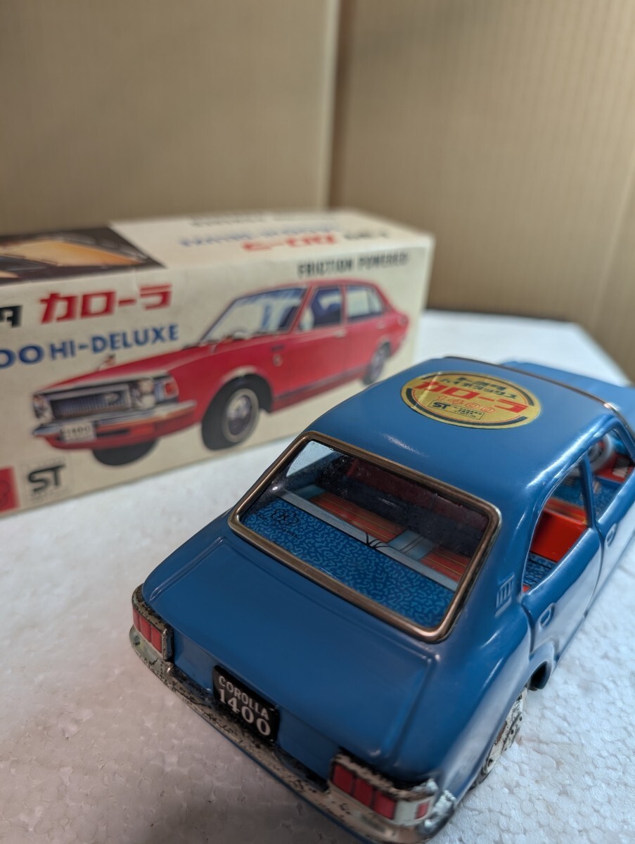 Sanyu Toyota Corolla 1400 Hi-Deluxe KE20 Tin Toy Car 1970s Japan Friction Model