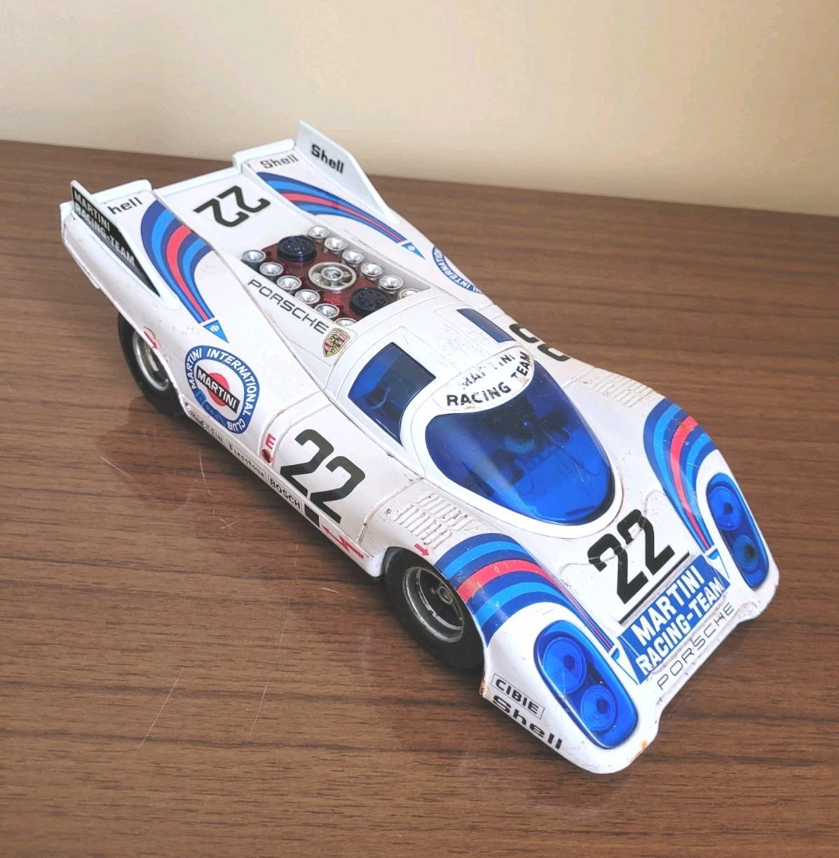 TAIYO C-640 Porsche 917K Tin Litho Bump’n Go Car. Japan