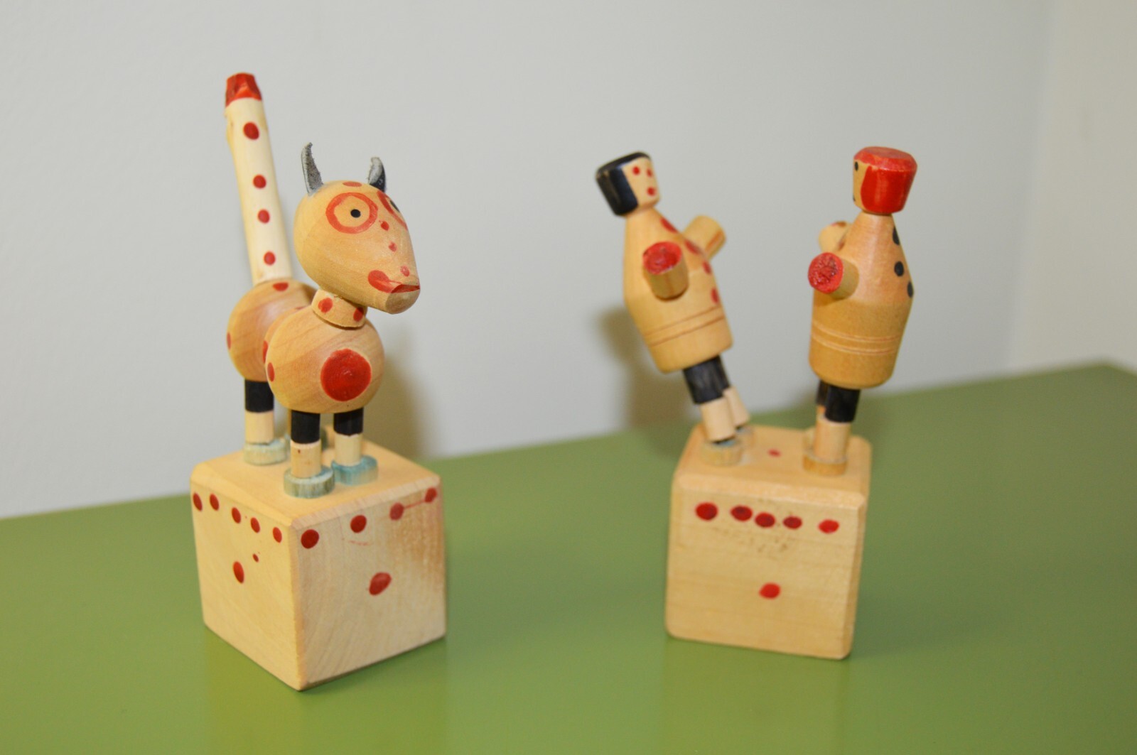 Vintage Wakouwa Czech Wood Push Toys 90s – animal and boxers