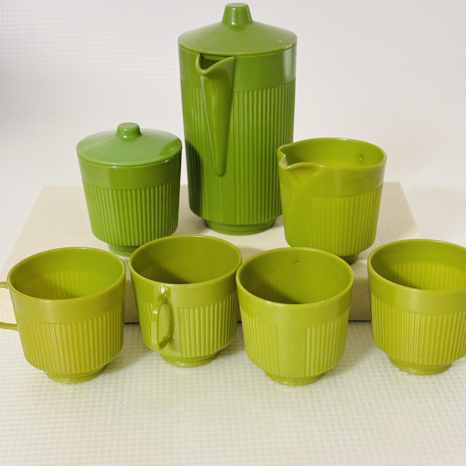 Vintage MCM Avocado Green Children’s Toy Coffee Tea Set 4 Cups Eagle HG NY