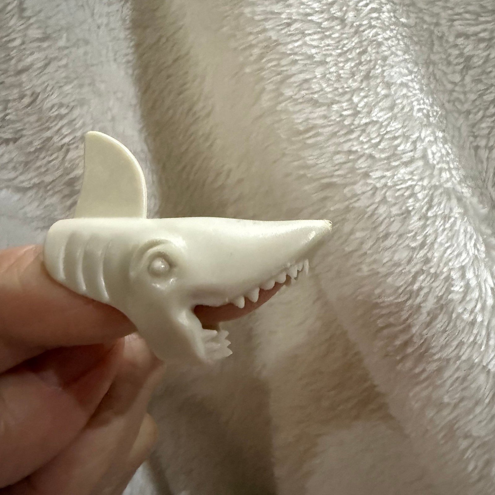 VINTAGE 1970’s BUSTER BROWN SHOES CHAWS JAWS Movie Shark Finger Puppet