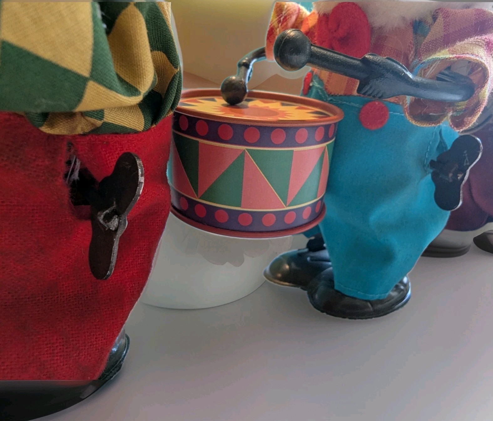 Lot 3 Vintage Yesterdays Favorites Wind-Up Tin Bears Drum Cymbals Maracas Boxed