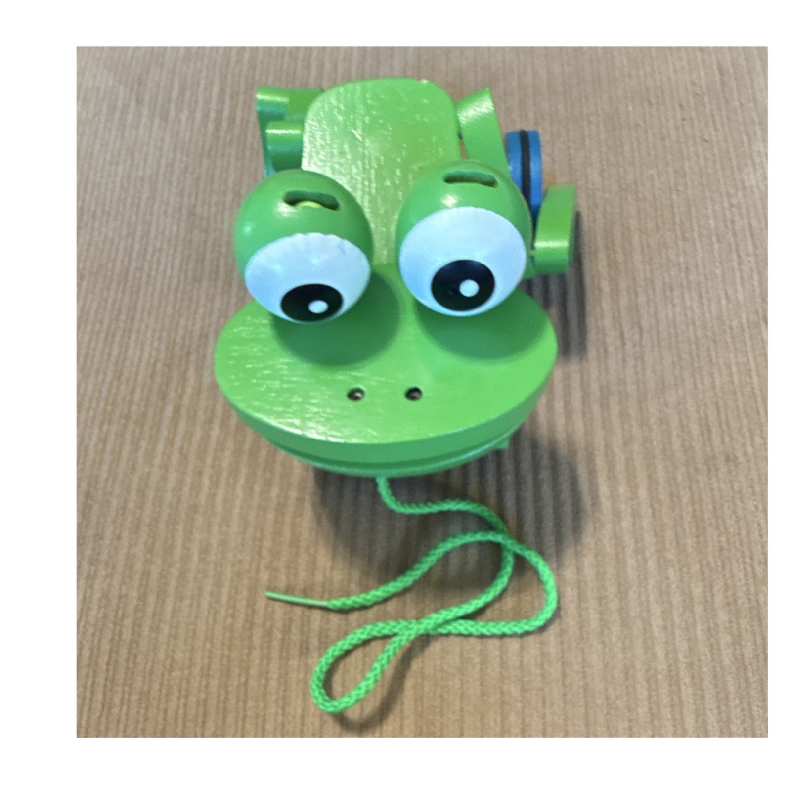 Melissa & Doug Vintage Wooden Frog Pull Toy for Ages 12 Months, 1-2, 3-4 Years