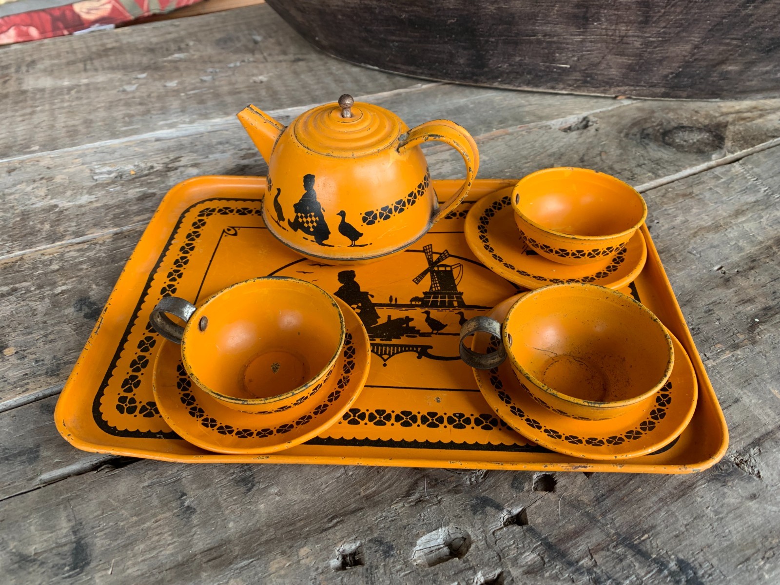 Wolverine Toys Tea Party Dish Set Dutch Girl with Geese, 8 Piece Lithograph Tin