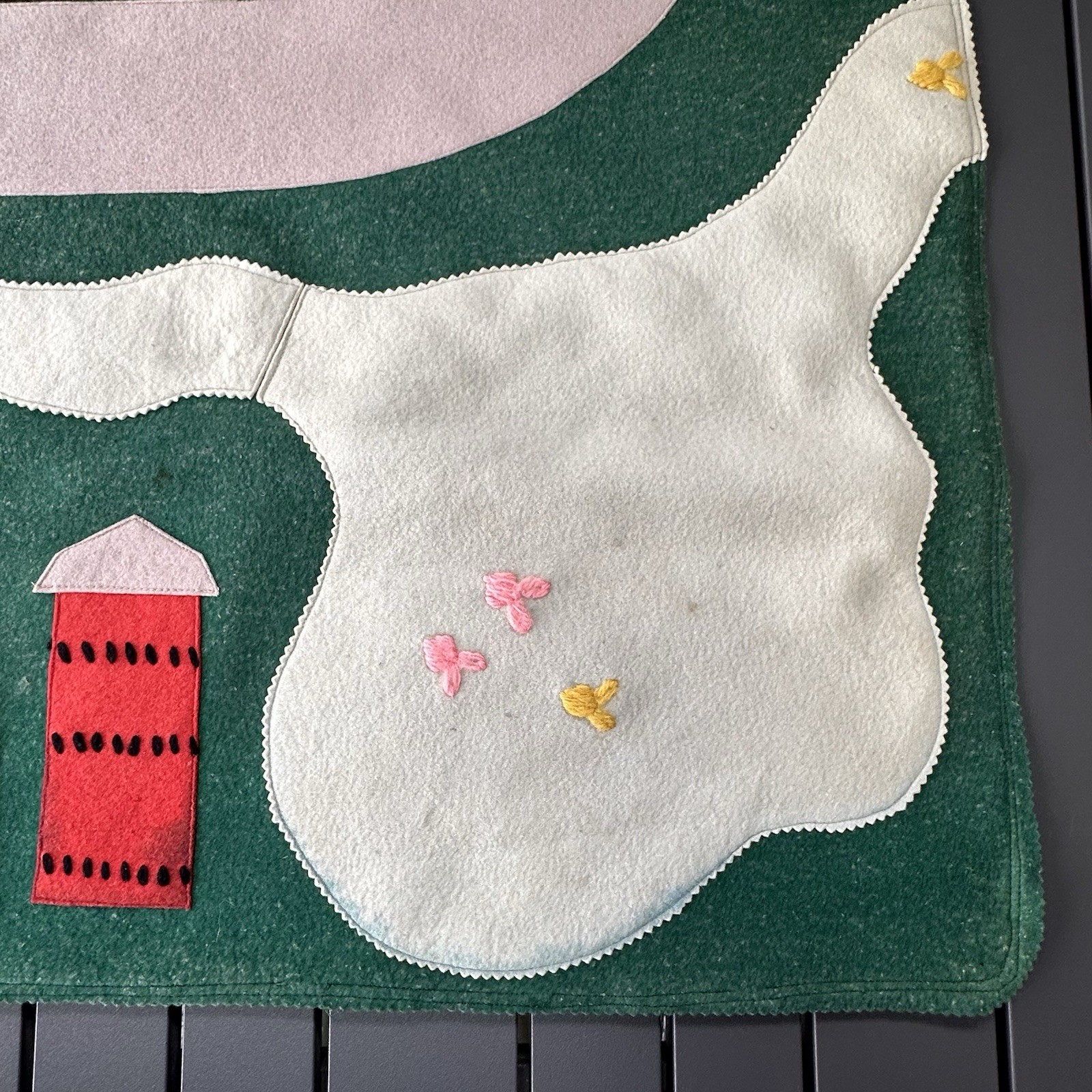 1951 Felt Play Rug Mat Ladies Home Journal Sewn Kit Green Road BarnAirport 51 in