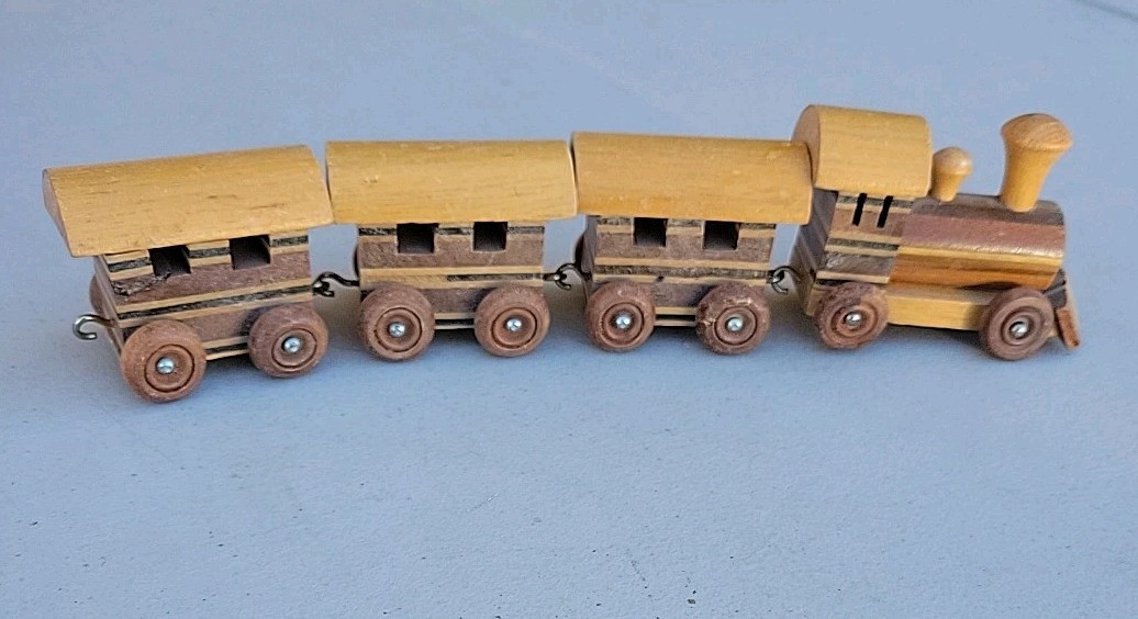 VTG Pull Behind 1980’s Wooden Train, 4-Piece Set Wooden Child’s Toy Unbranded