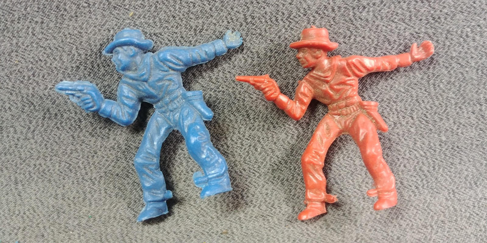 2 1960s Cowboy 6 Shooter Unknown Playset Red Plastic Toy Figure Vintage Lot 50mm
