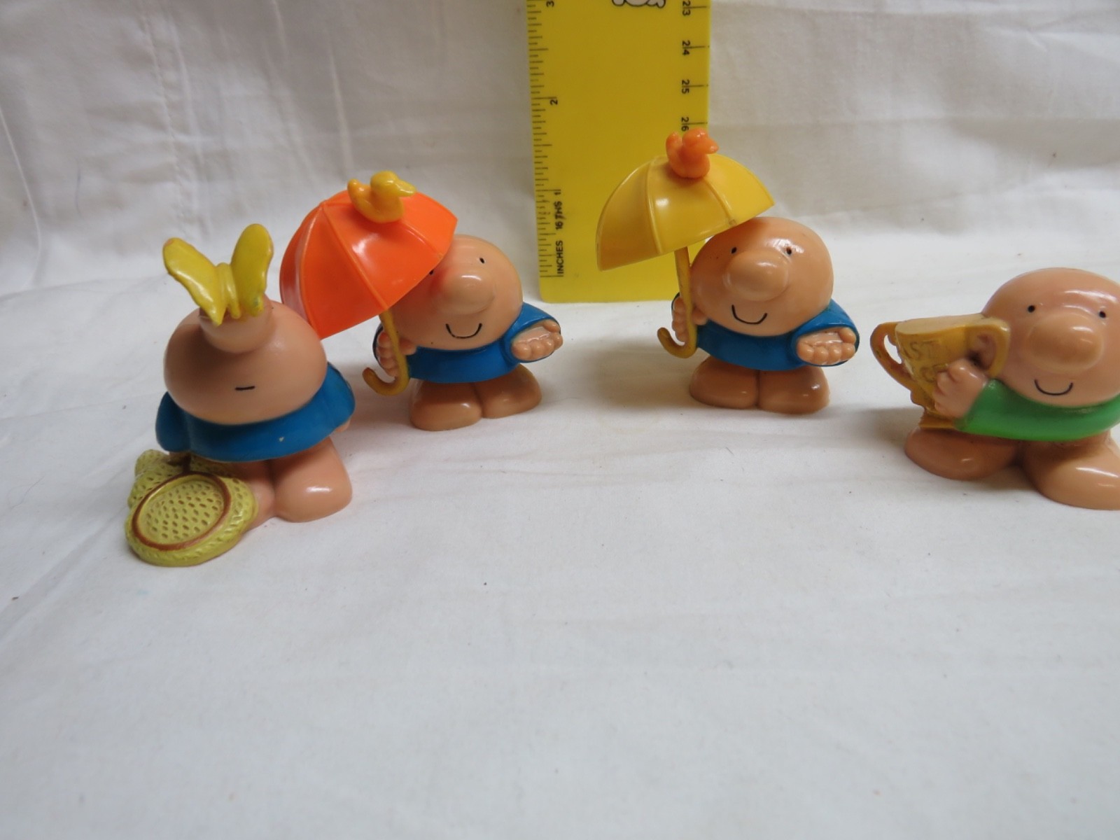 ZIGGY 4 KNICKERBOCKER PVC FIGURES, BUTTERY FLY, TROPHY, &2 UMBRELLA 1981