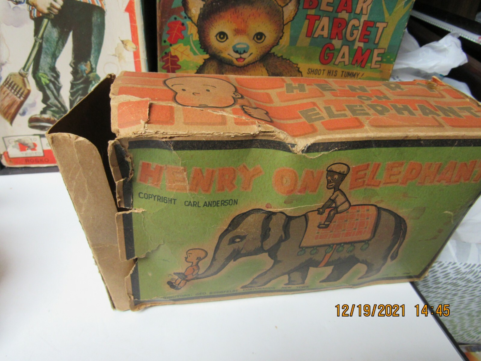HENRY ON ELEPHANT IN BOX WINDUP TOY WITH MAHOUT CELLULOID EXC WORKS 20s-30s RARE