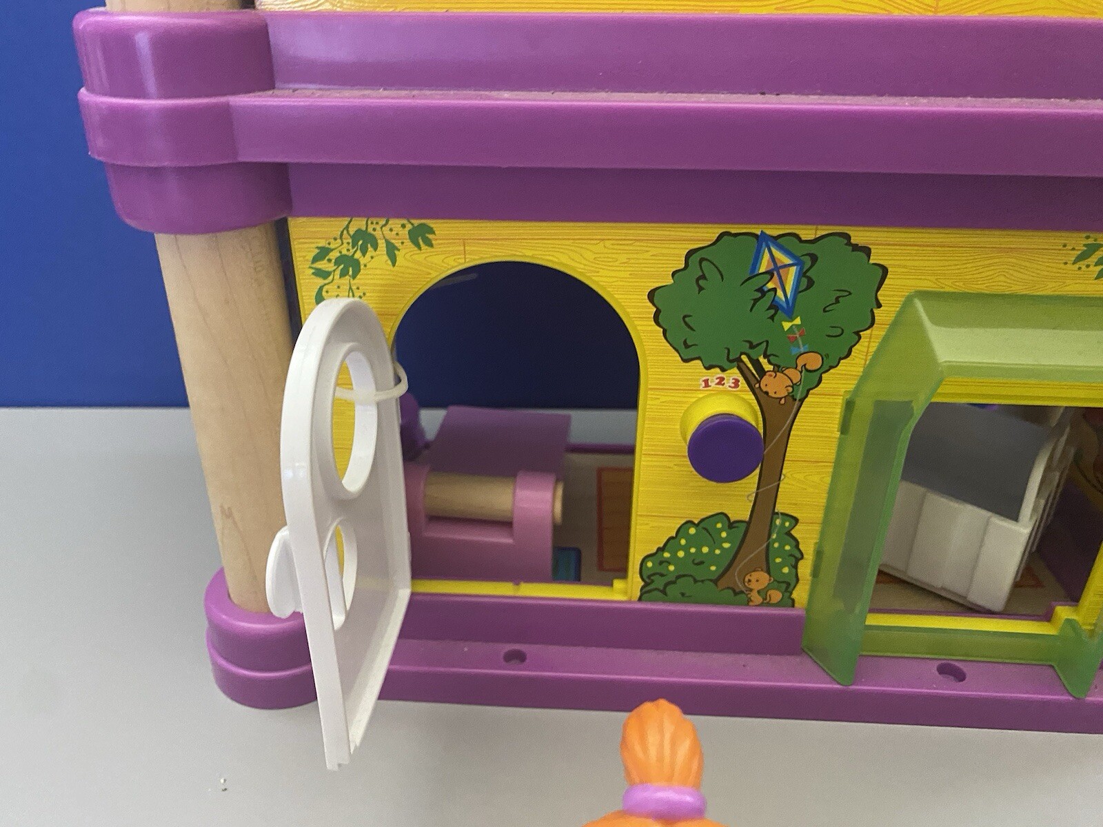 Play Town House and People Play Set Wood Plastic 18 Piece – 2007