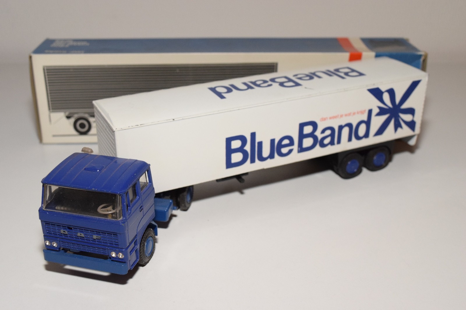 @. LION CAR DAF 2800 TRUCK WITH TRAILER BLUE BAND EXCELLENT BOXED