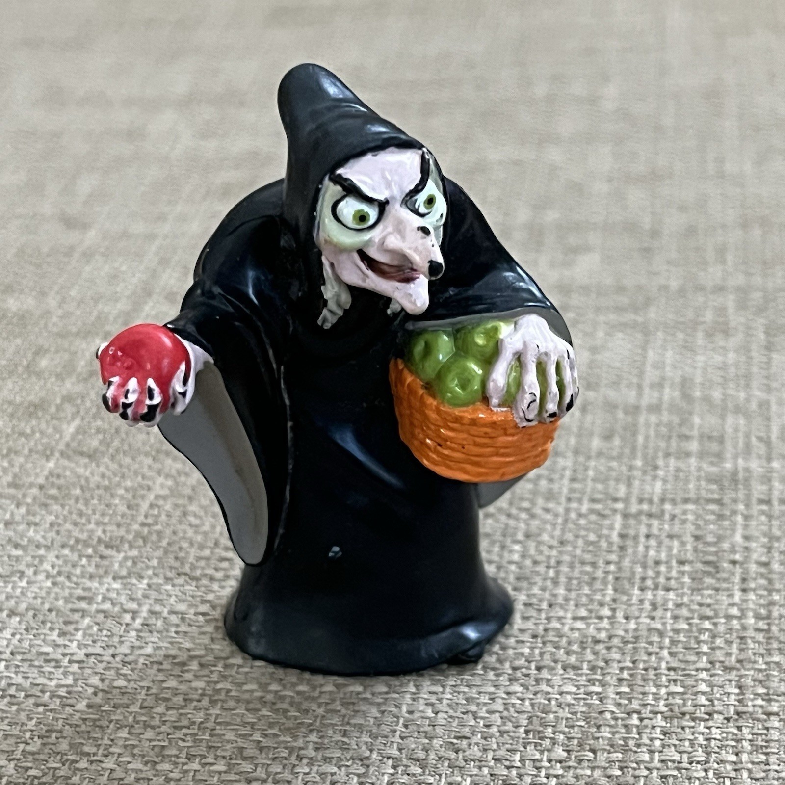 Vintage Snow White Evil Witch Wicked Queen PVC Figurine Toy Cake Topper 1993