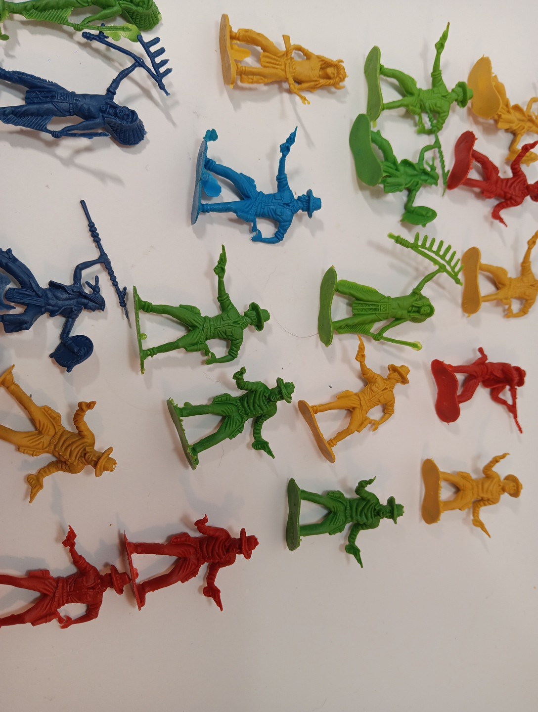 NEW Vintage Lot of 30 Cowboys And Indians Greenbrier International Co R/G/Y/B