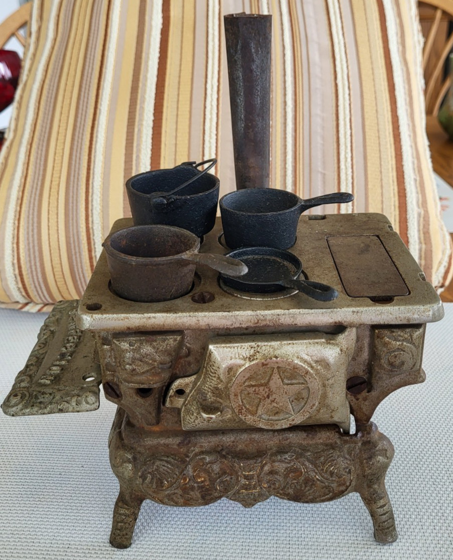 ANTIQUE PERFECTION CAST IRON STOVE SALEMAN’S SAMPLE WITH IRON PANS