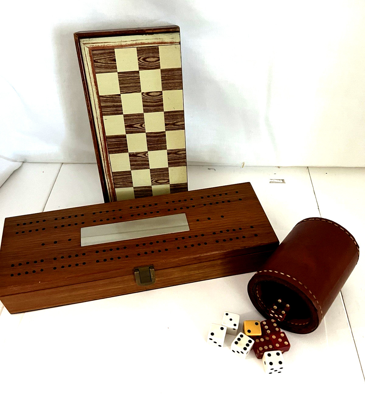 Vintage Games Magnetic Travel Chess Cribbage Board Leather Dice Cup w/ 9 Dice