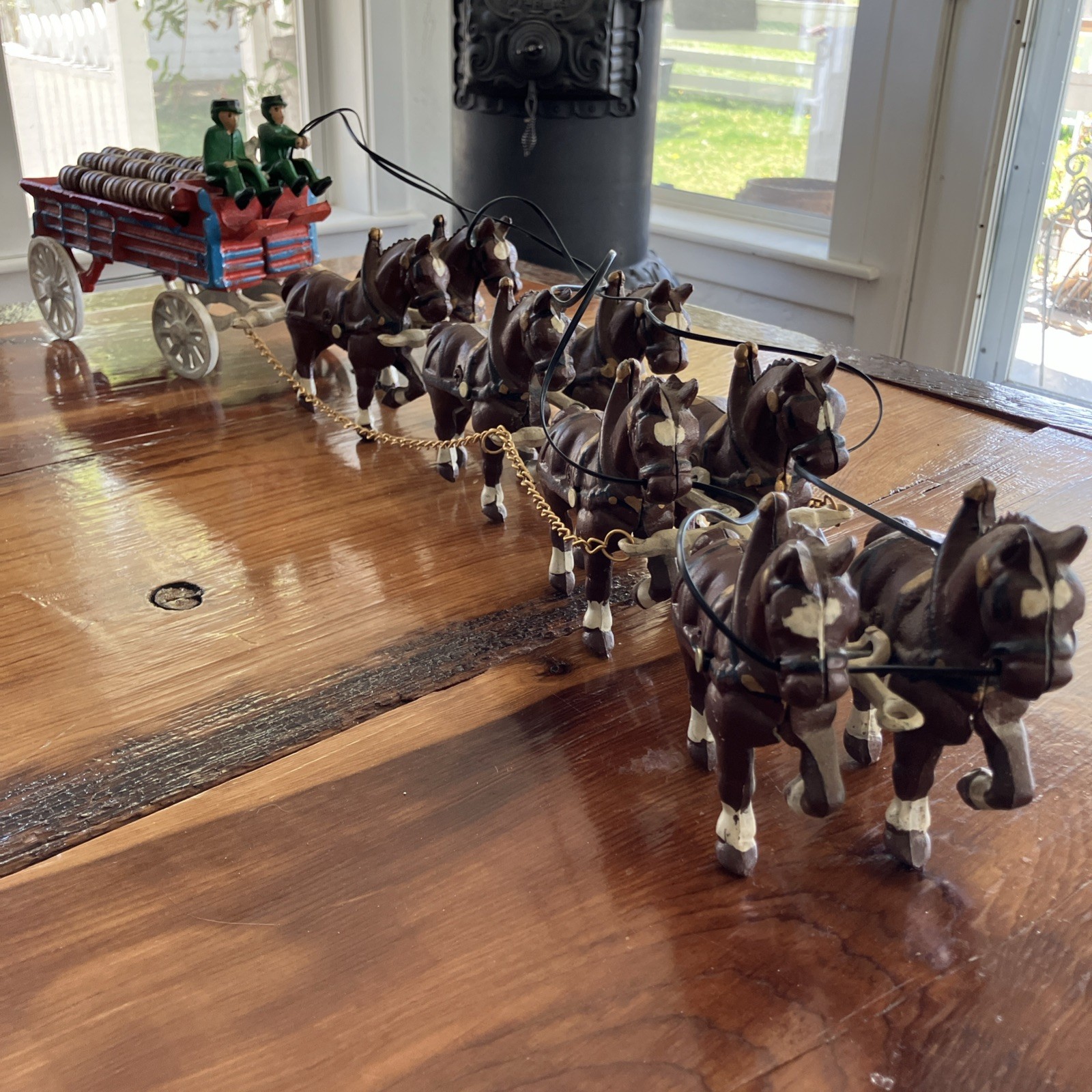 Cast Iron BEER WAGON 8 Clydesdale Horses 2 Drivers 1 dog & 20 Wood Beer Barrels
