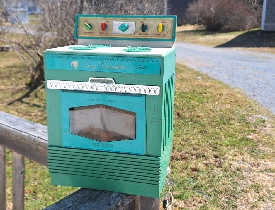 Vintage Topper Suzy Homemaker Bake Oven 1960s Read Description