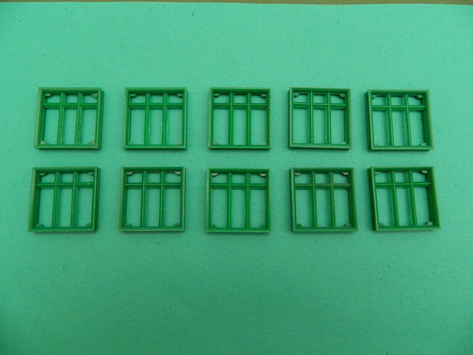 10 Bayko polystyrene long green windows with glazing lugs in used condition