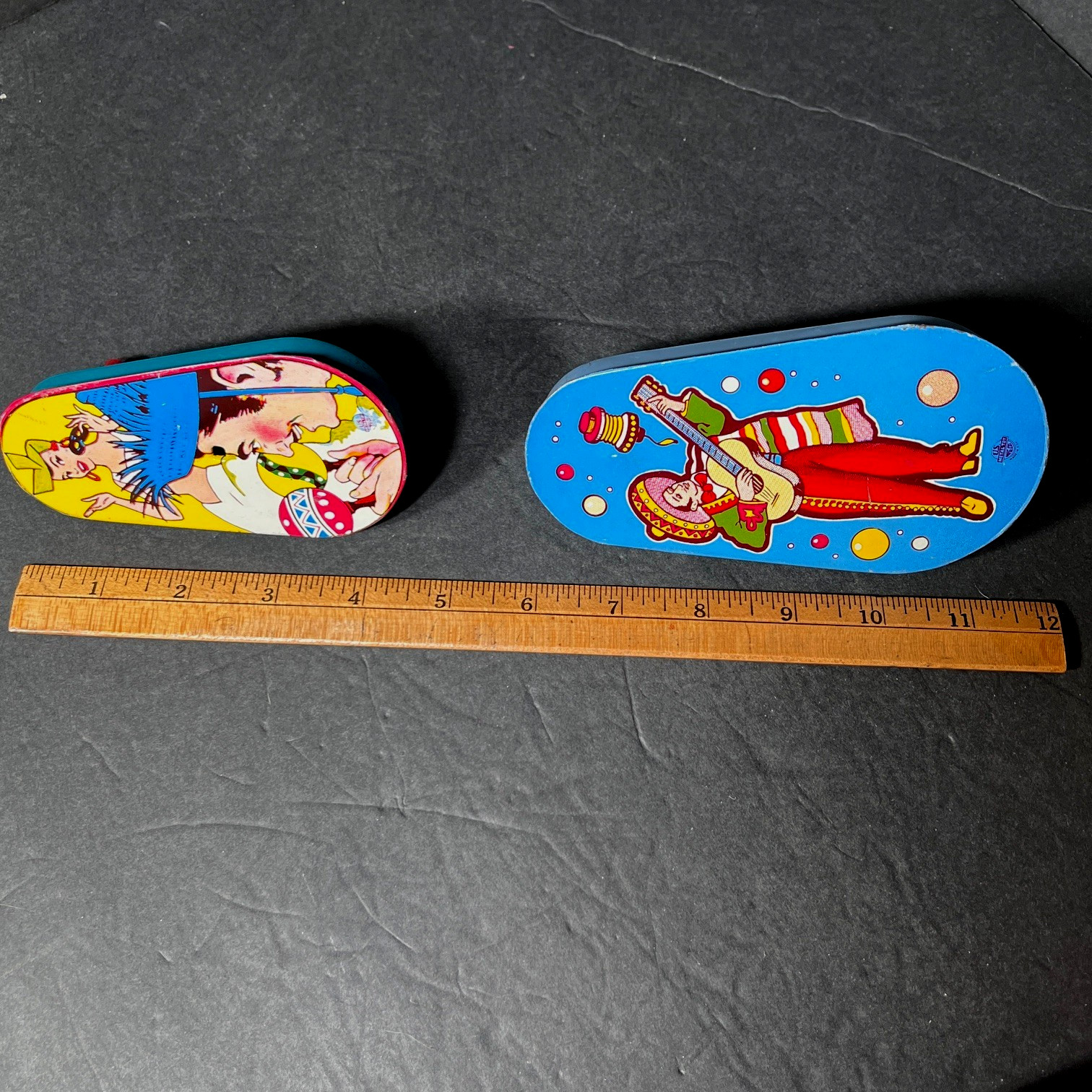 8 Vtg Metal Litho Toy Noisemakers New Years Party US Metal Mfg Co Vintage 1950s