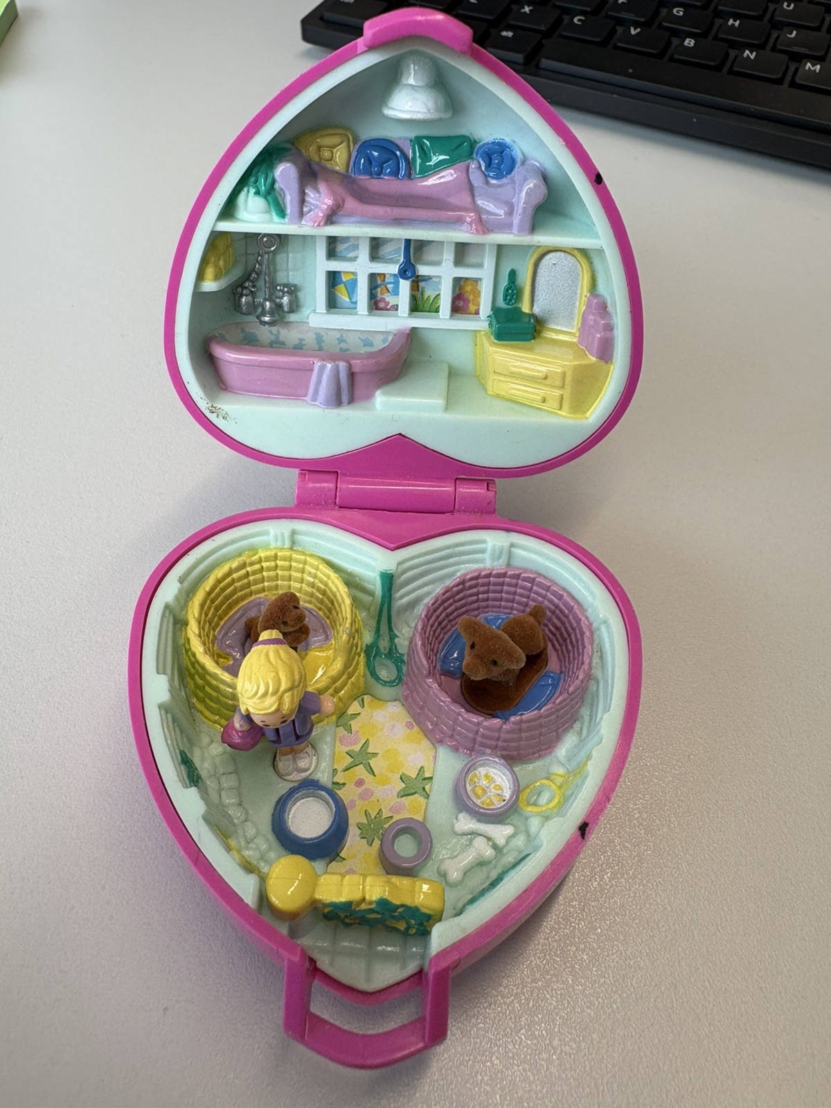 Vintage 1993 Polly Pocket Mini doll Precious Puppies dog rare Parade 5cm