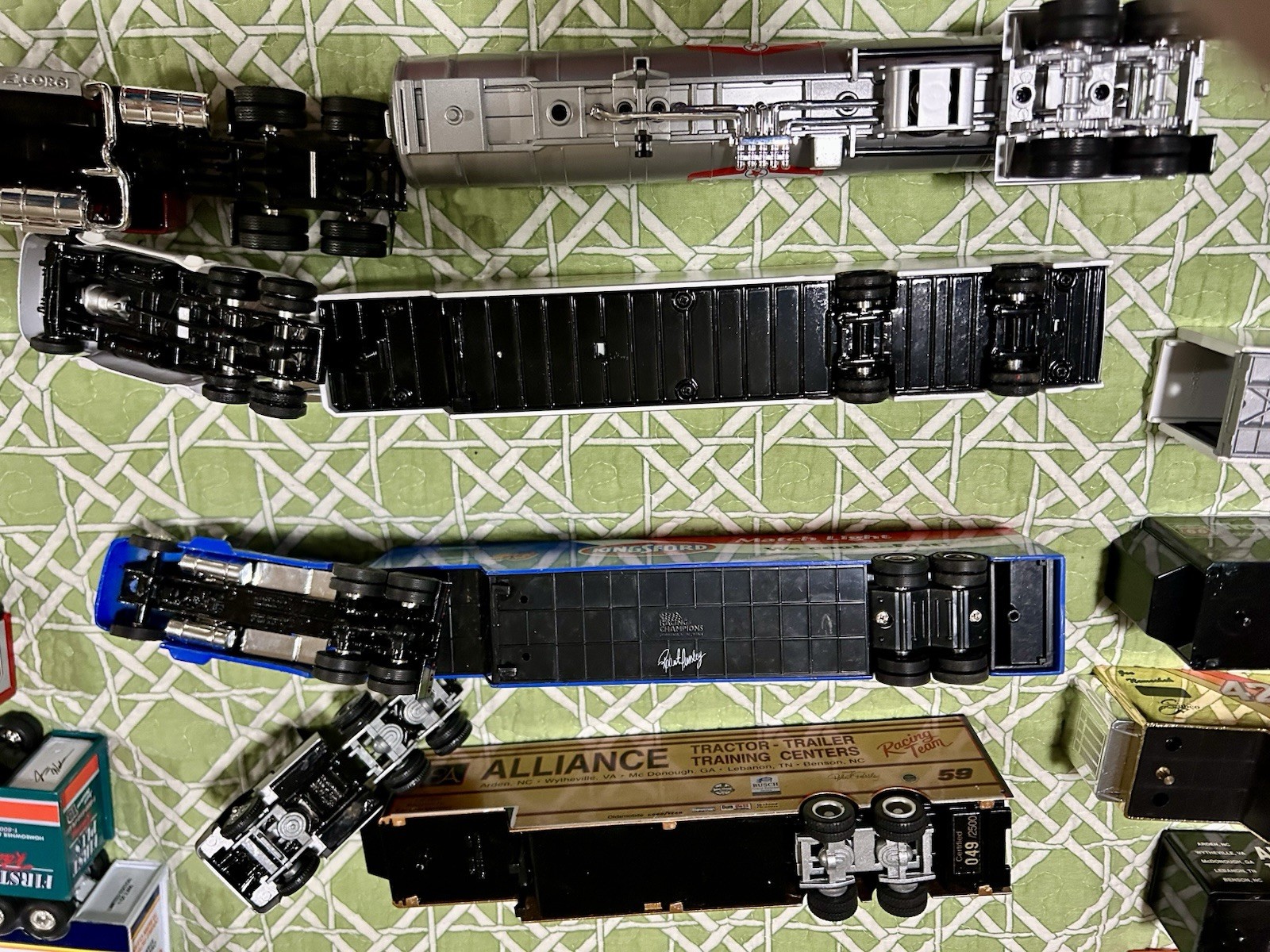 Cast Iron Semi 18 Wheelers Lot Of 43 Mostly ERTL