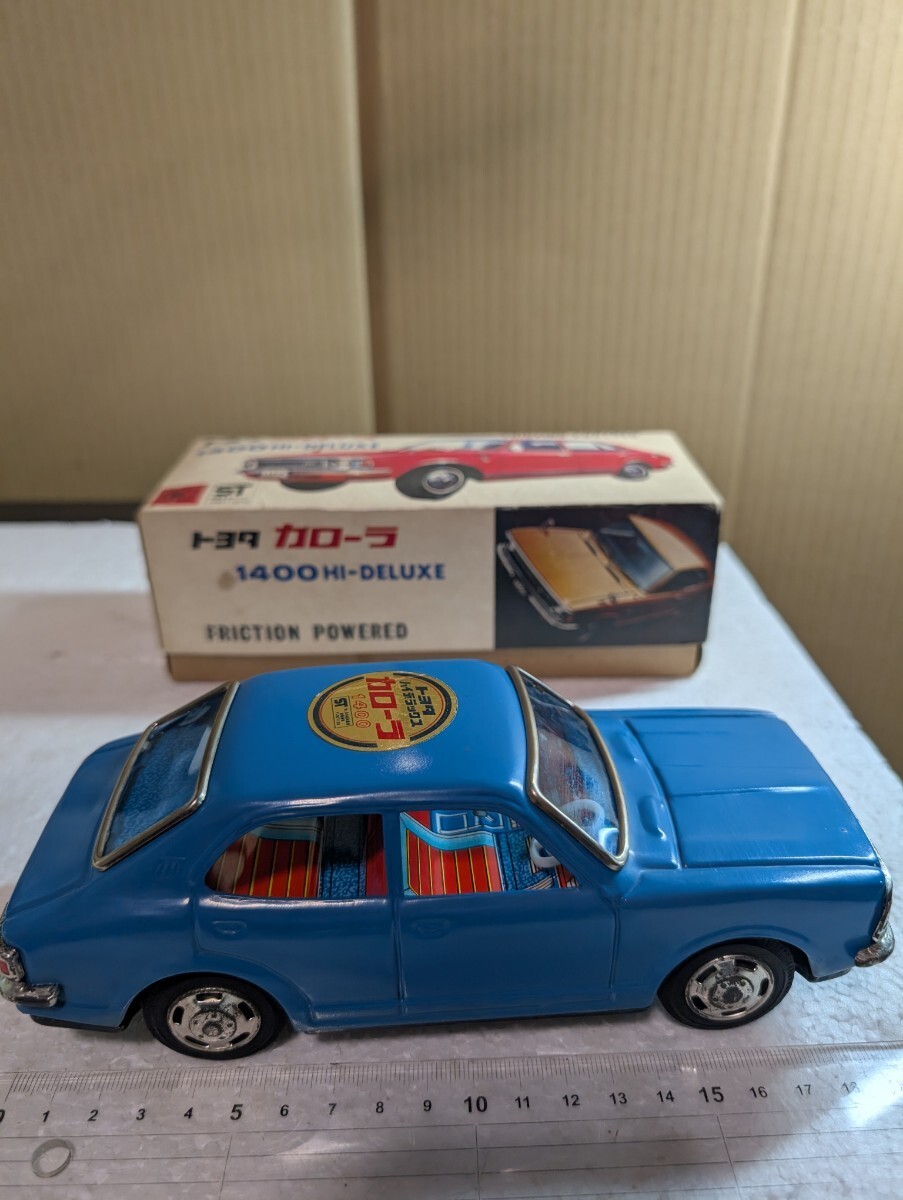Sanyu Toyota Corolla 1400 Hi-Deluxe KE20 Tin Toy Car 1970s Japan Friction Model