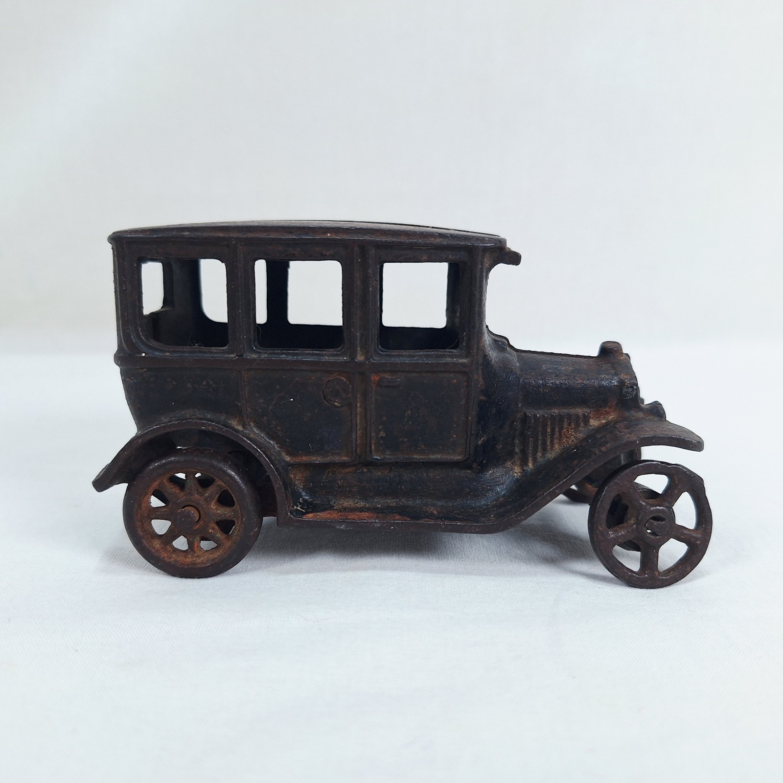 Vintage Antique Arcade Freeport Illinois Ford Model T Sedan Cast Iron Car DAMAGE