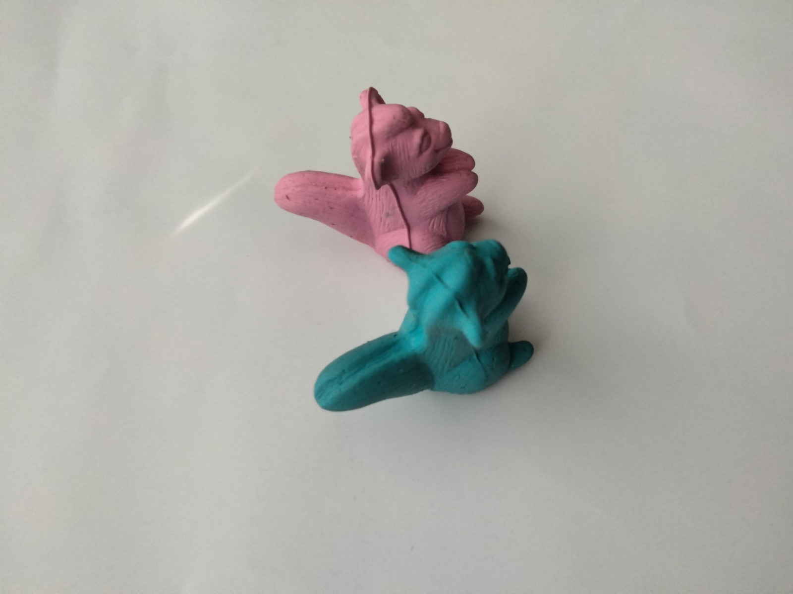 2 SKUNKS – DIENER RELATED rubber erasers 1970’s/1980’s LOT 71 animals