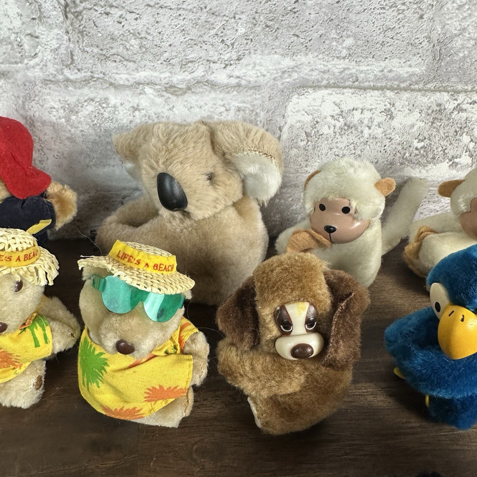 22 Pencil Hugger Clip Grabber Pencil Topper Vintage Dakin Snoopy koala 4754