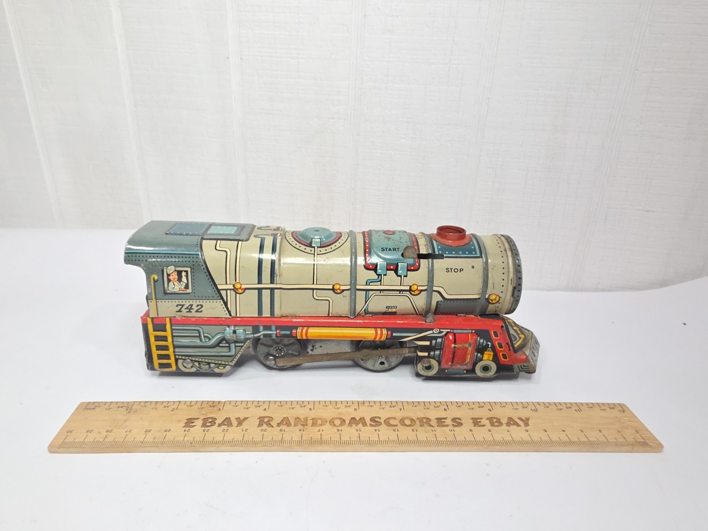 Unique Art USA Tin Lithograph Wind Up Train #742 No Key But Does Work