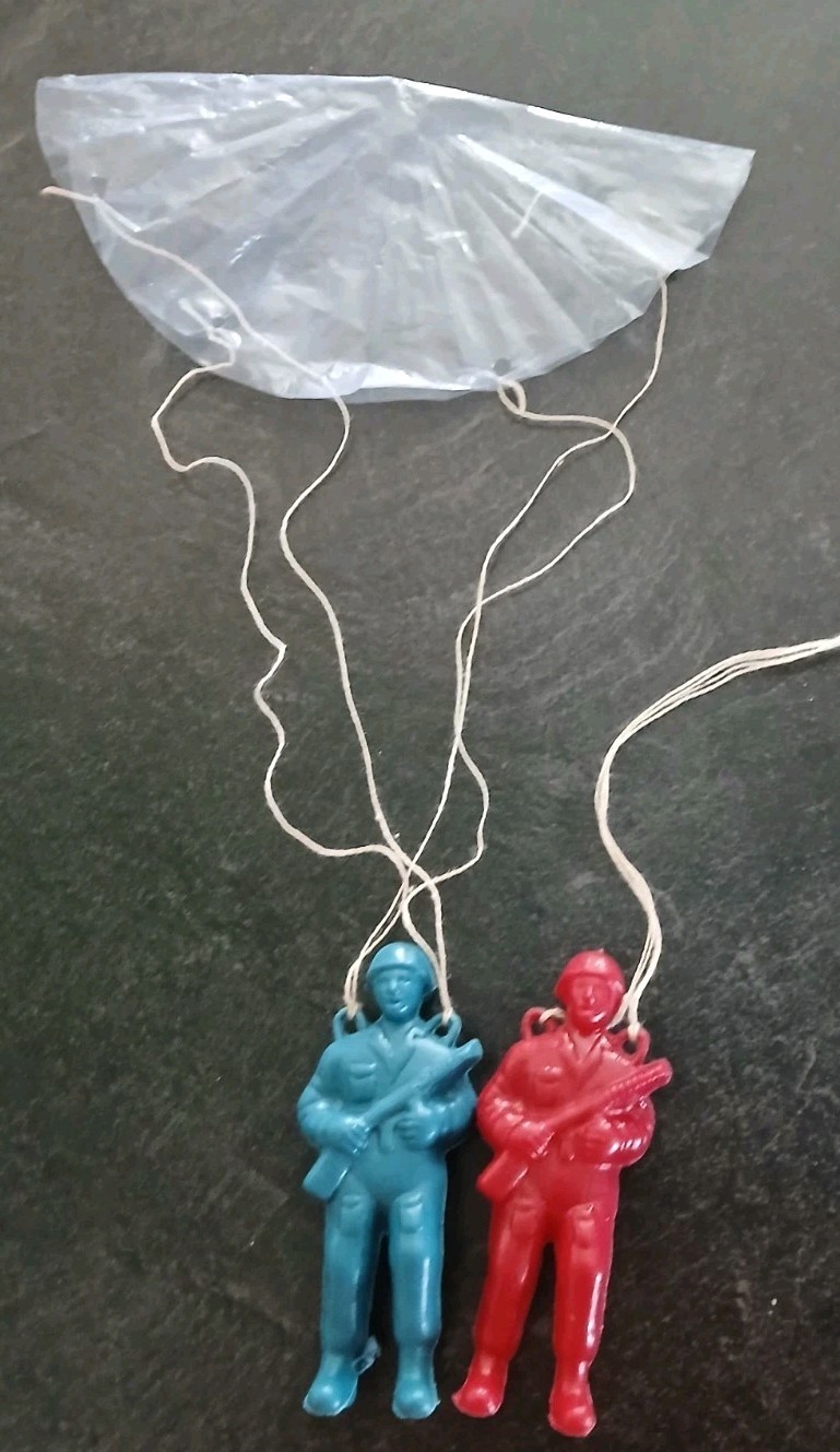 2 plastic 1960s Paratroopers. 3″ Tall. One With Parachute, One Without.