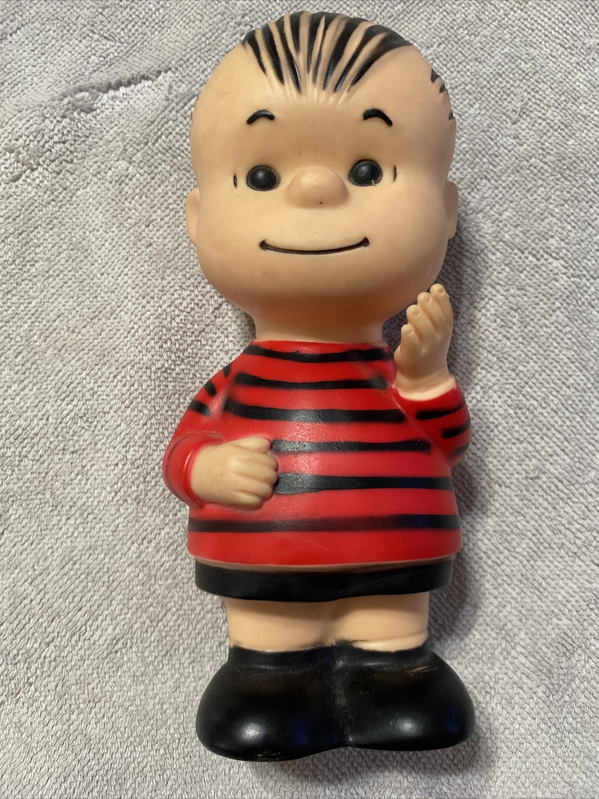 1960’s Vintage Peanuts Vinyl United Featurs Syndicate 9″ Very Good Condition