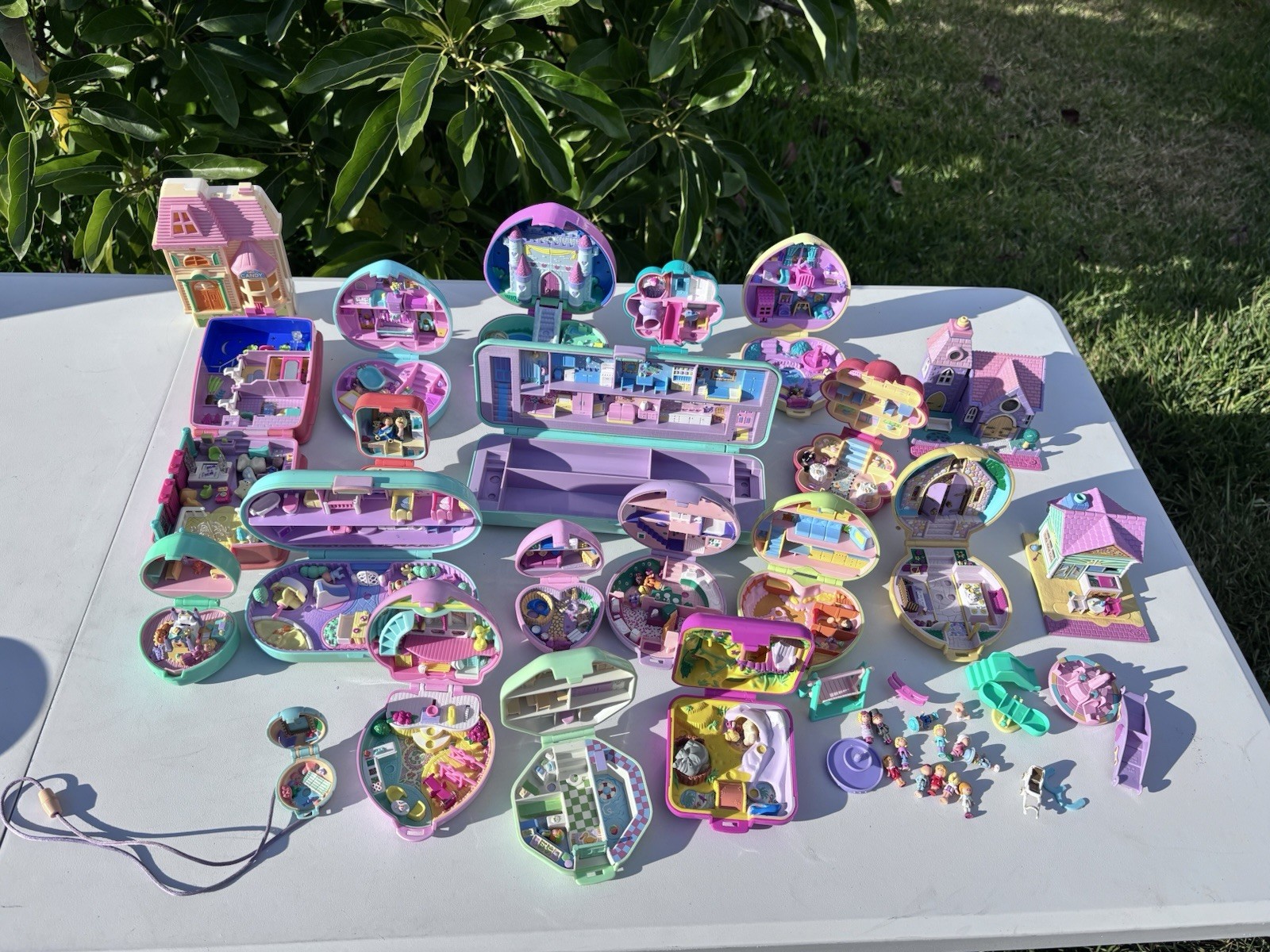 Vintage 1990’s Polly Pocket Lot – Compacts, 21 Houses, Figures & Access 65+ Item