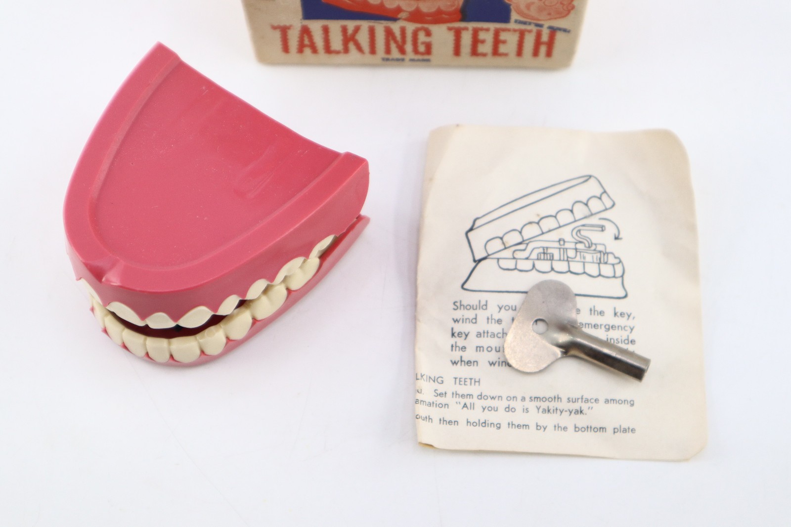 Vtg 1940’s-50’s Yakity-Yak Talking Teeth Toy W Original Box & Key WORK TESTED