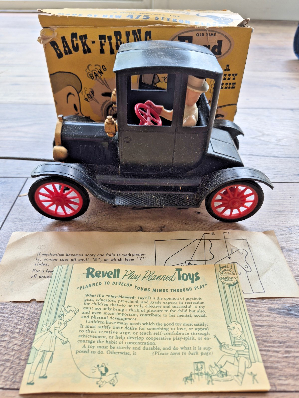 Revell Back – Firing Old Time Ford Cap Firing Model T W/ Box, Instructions